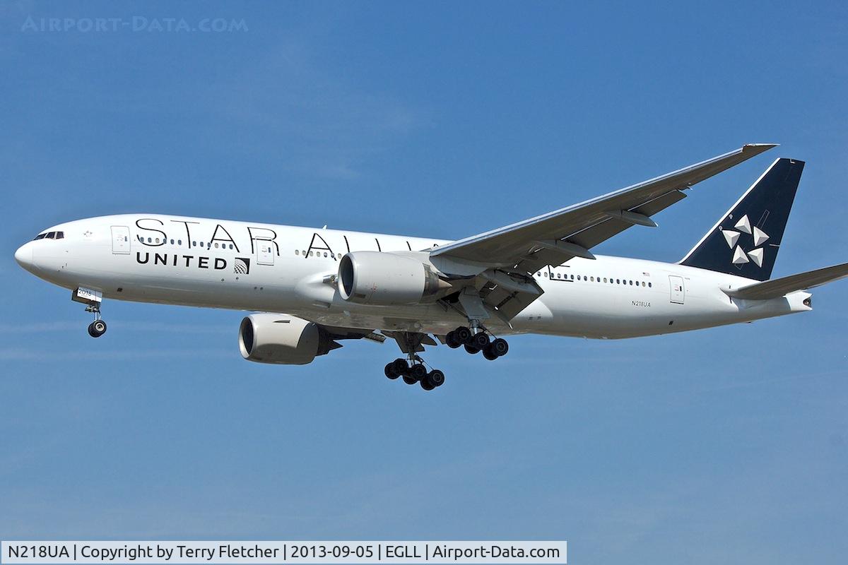 N218UA, 2001 Boeing 777-222 C/N 30222, On approach to London Heathrow