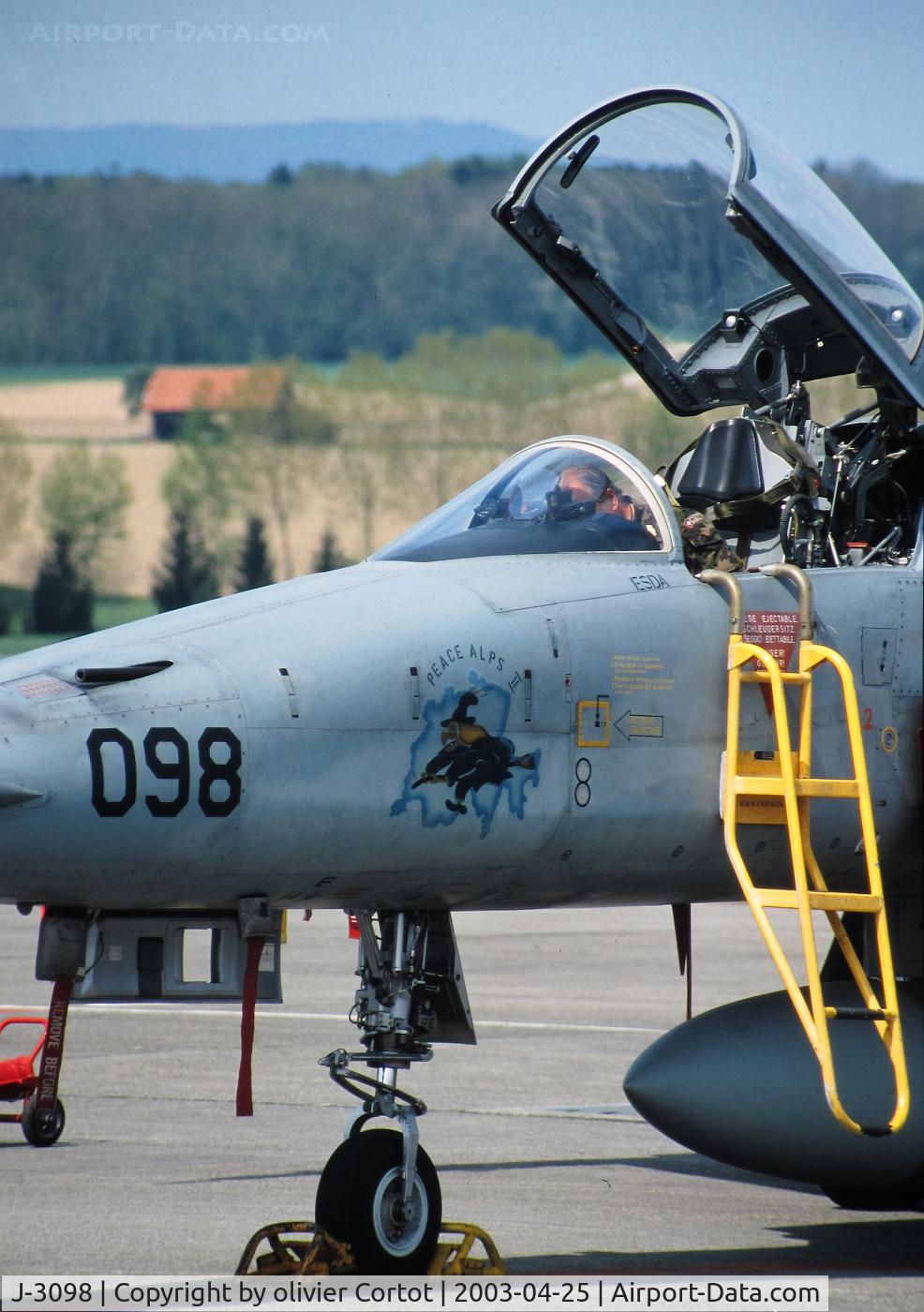 J-3098, 1981 Northrop F-5E Tiger II C/N L.1098, nice nose art ! Payerne 2003