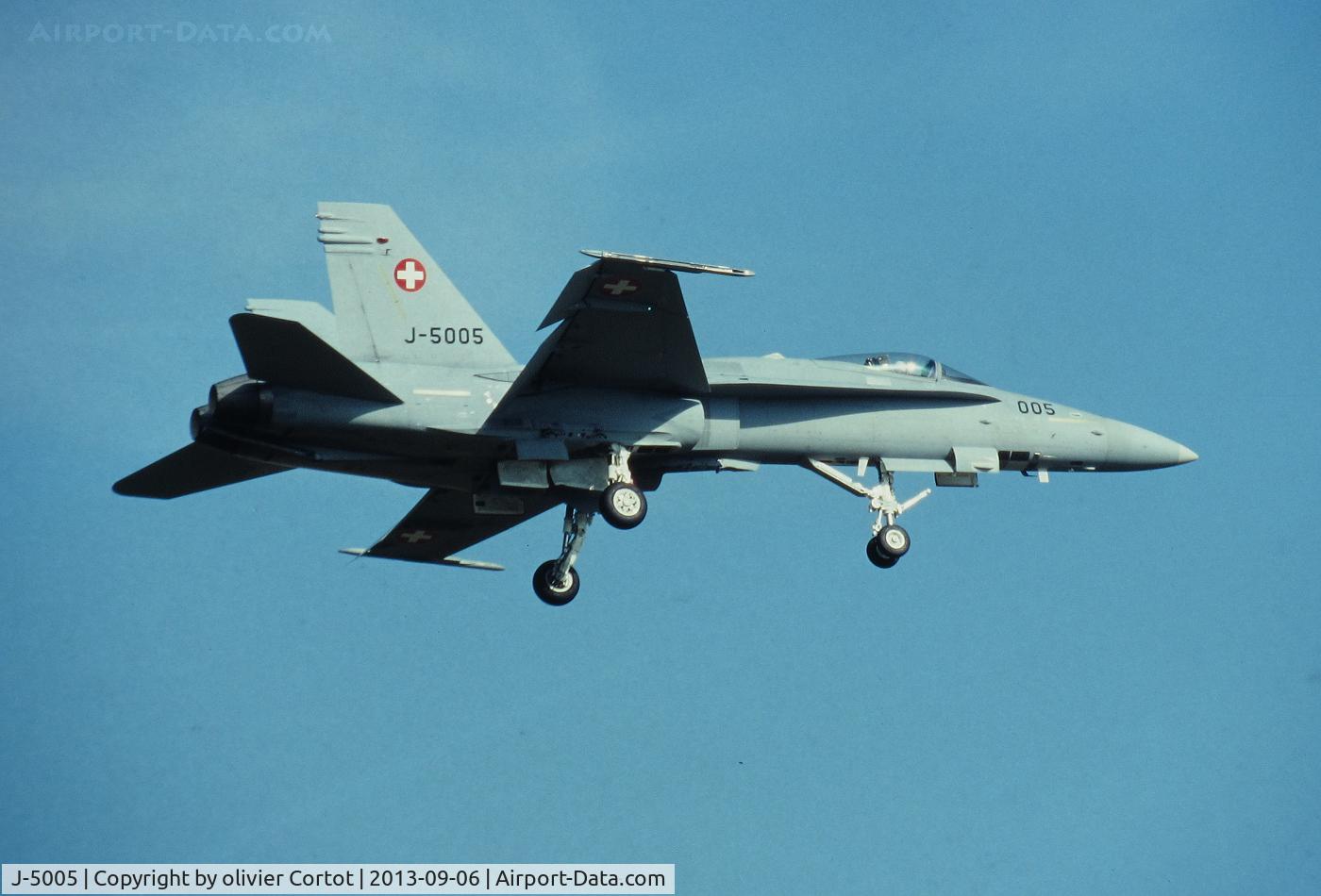 J-5005, McDonnell Douglas F/A-18C Hornet C/N 1327/SFC005, Nancy airshow 1998