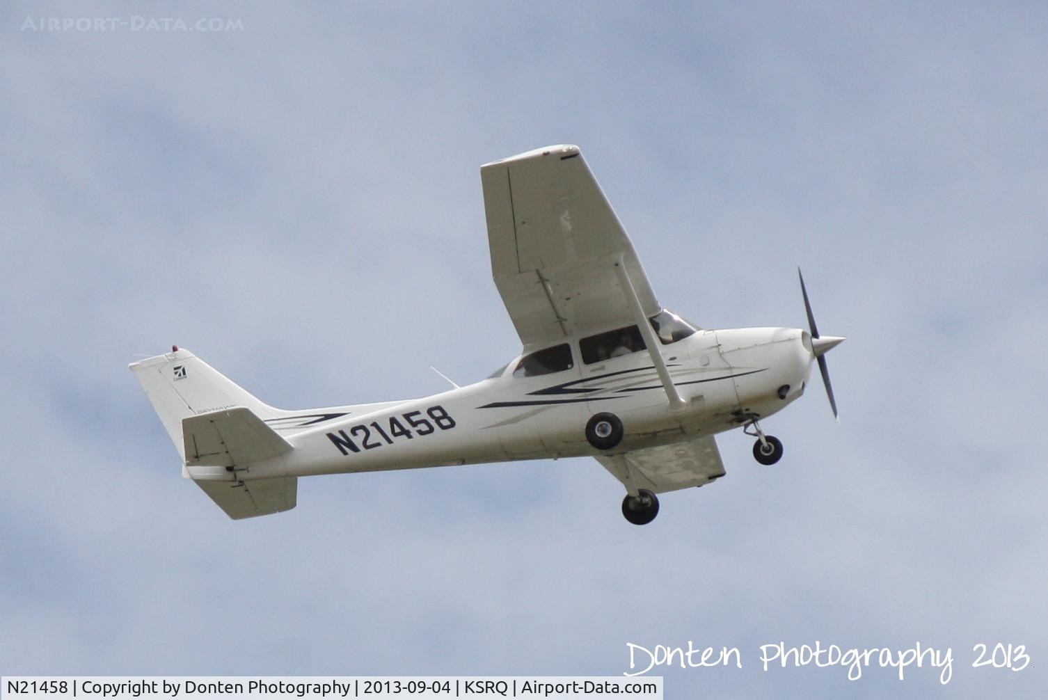 N21458, 2007 Cessna 172S C/N 172S10459, Cessna Skyhawk (N21458) departs Sarasota-Bradenton International Airport
