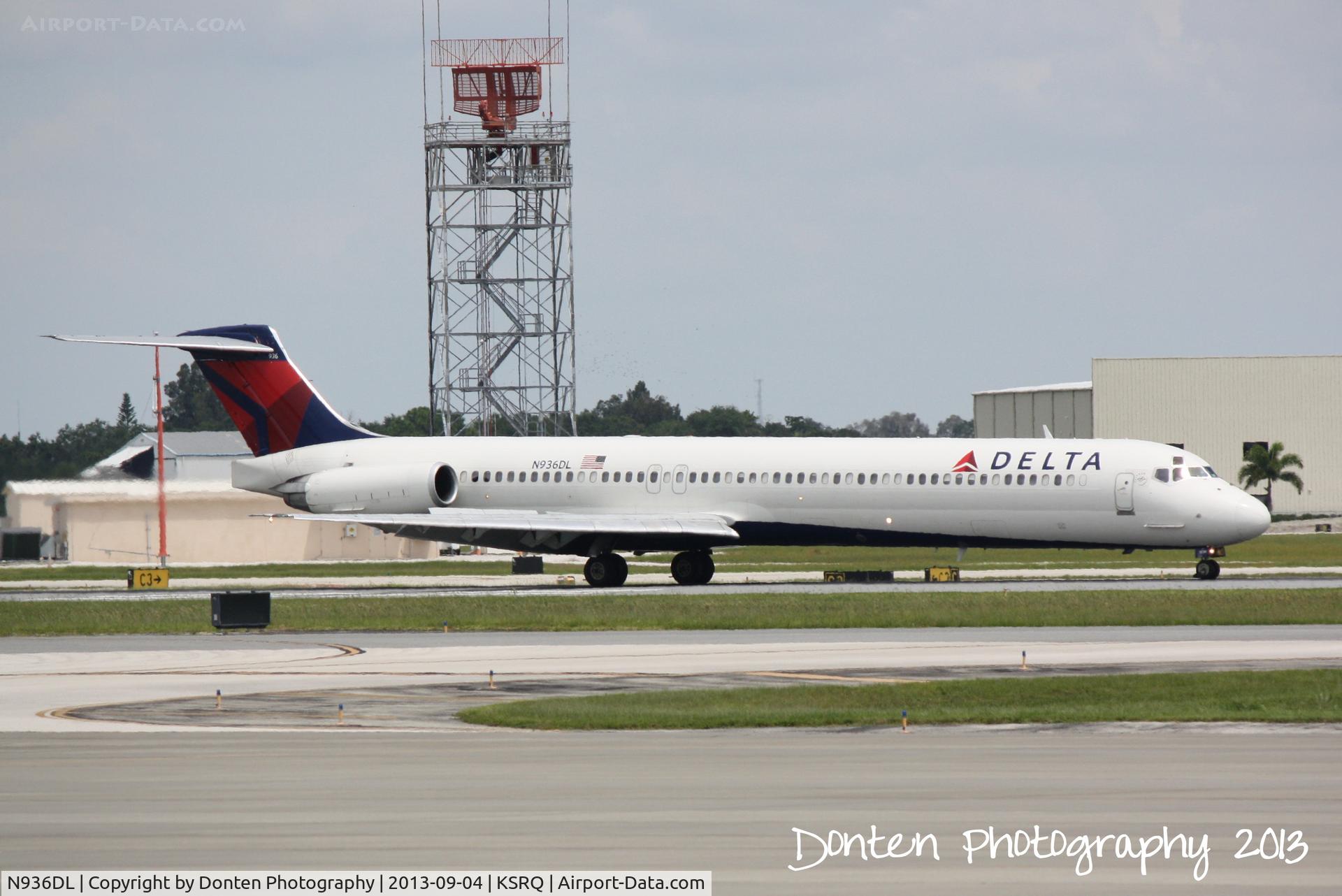 N936DL, 1989 McDonnell Douglas MD-88 C/N 49723, Delta Flight 1725 (N936DL) arrives at Sarasota-Bradenton International Airport following a flight from Hartsfield-Jackson Atlanta International Airport
