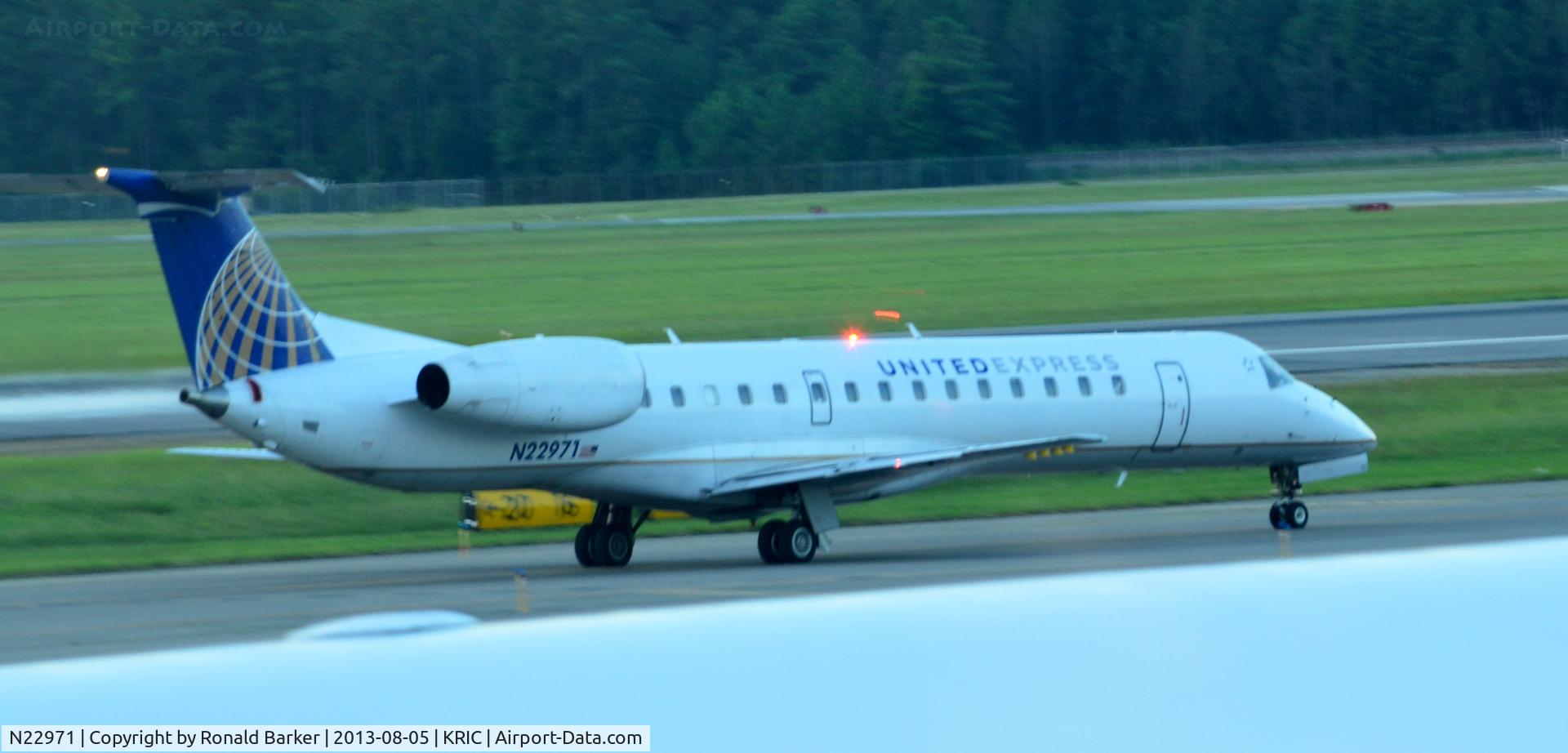 N22971, 1999 Embraer Embraer EMB-145LR C/N 145149, Taxi Richmond