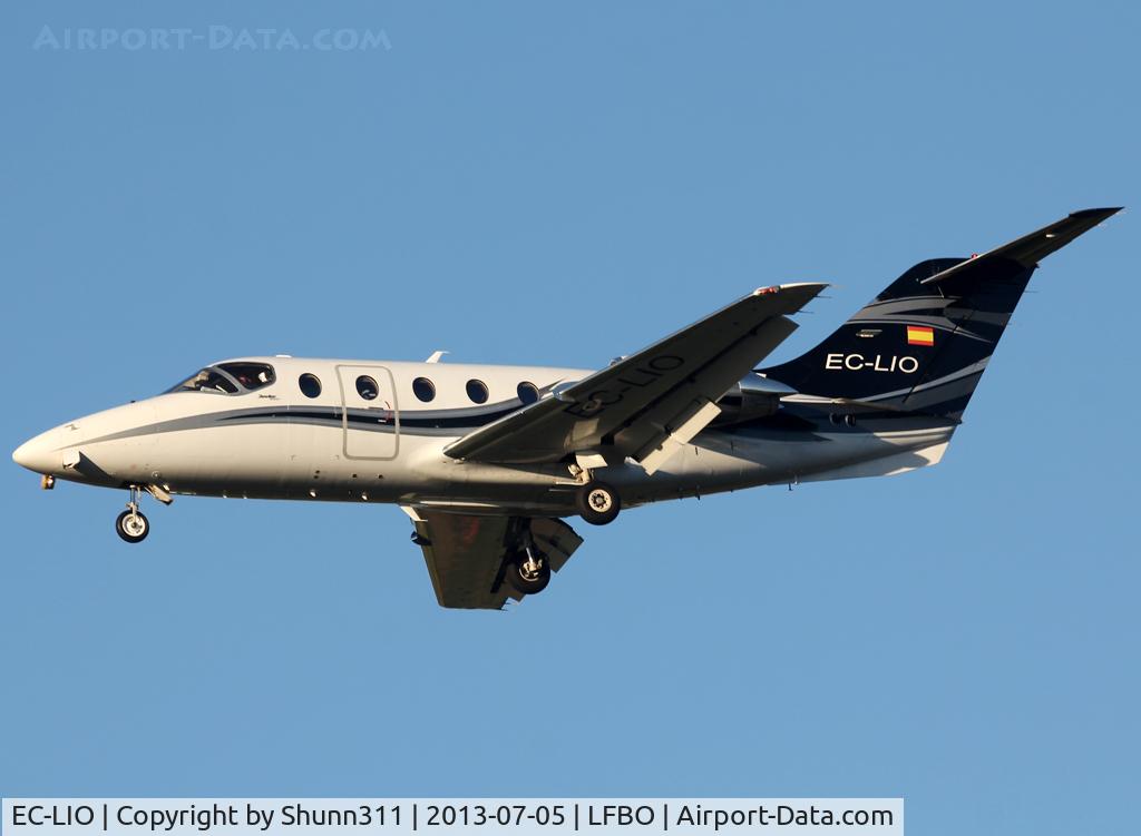 EC-LIO, 2003 Raytheon Beechjet 400A C/N RK-354, Landing rwy 32L
