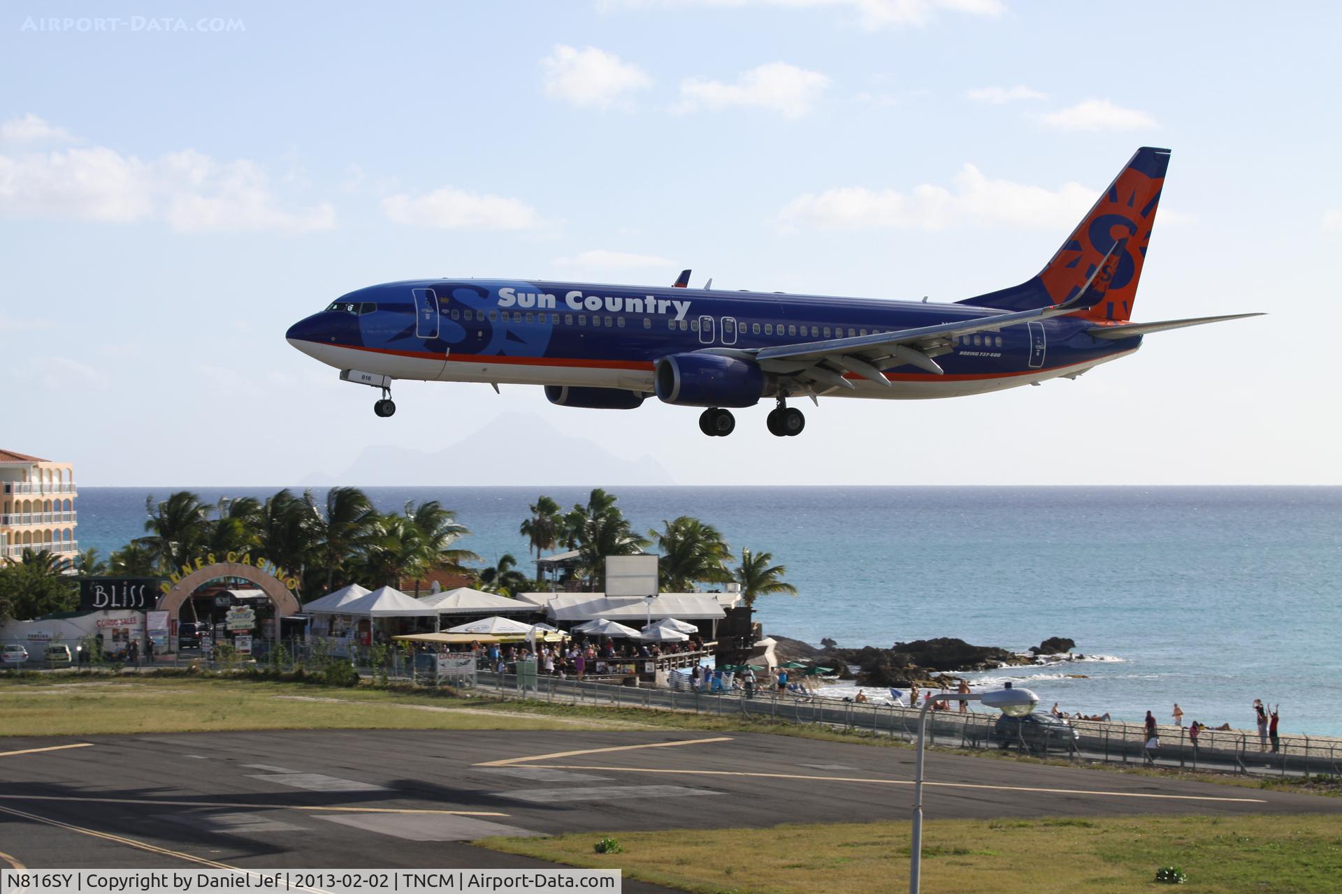 N816SY, 2001 Boeing 737-8Q8 C/N 30637, N816SY