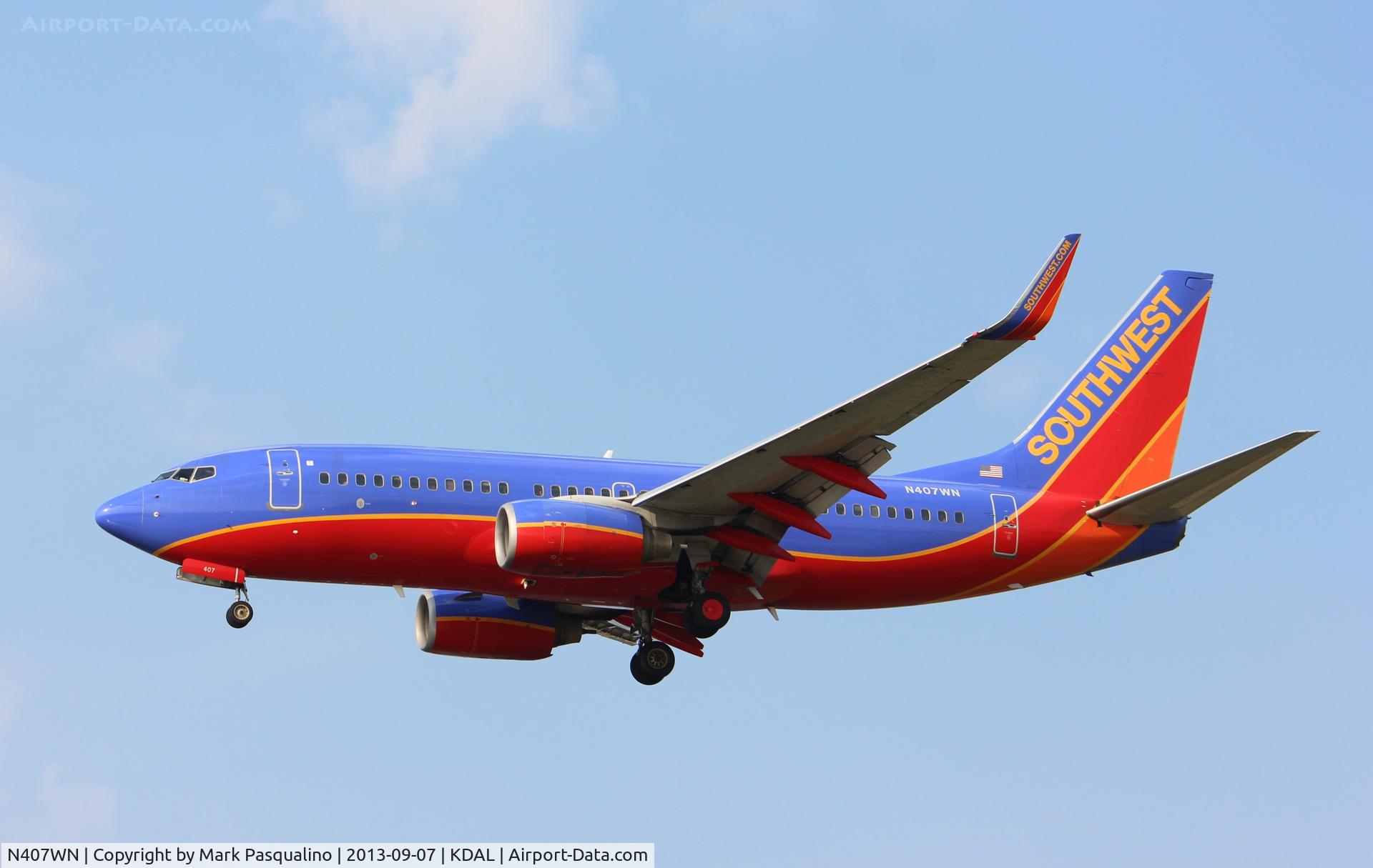 N407WN, 2001 Boeing 737-7H4 C/N 29817, Boeing 737-700