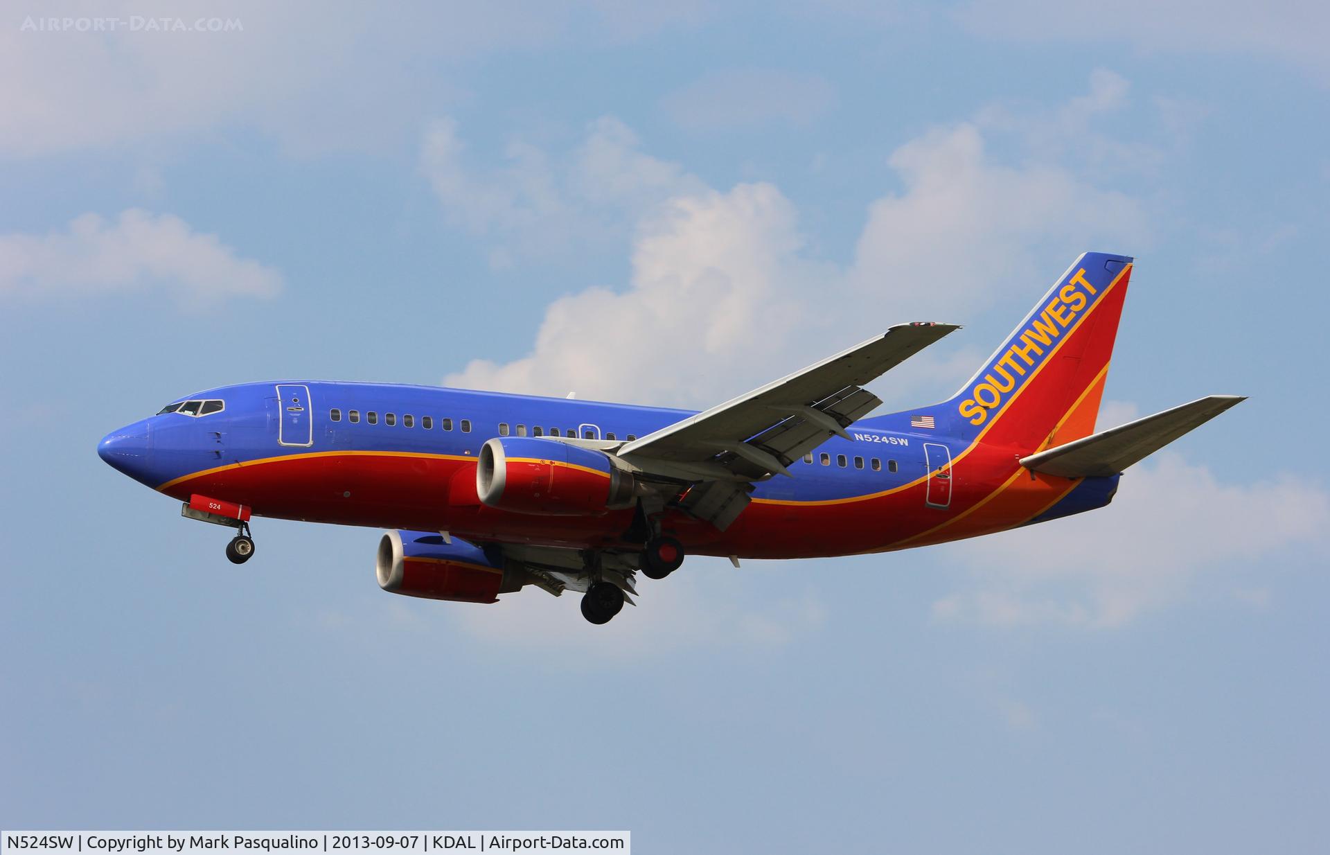 N524SW, 1992 Boeing 737-5H4 C/N 26566, Boeing 737-500