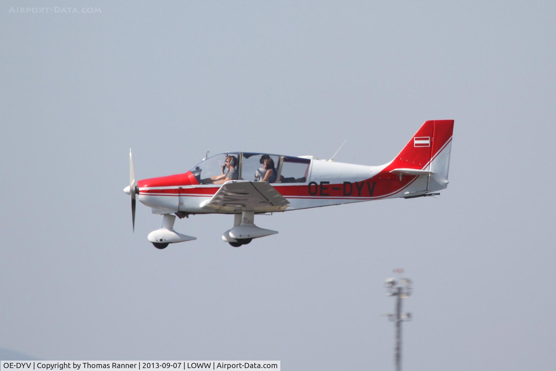 OE-DYV, Robin DR-400-180R Remorqueur Regent C/N 1562, private Robin