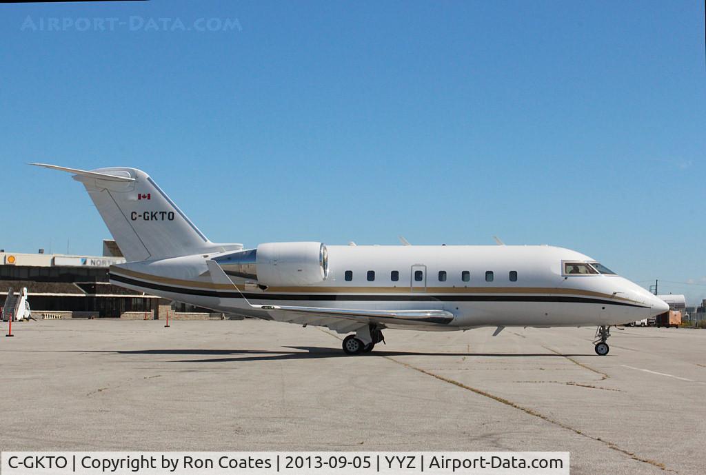 C-GKTO, 1998 Bombardier Challenger 604 (CL-600-2B16) C/N 5396, Bombardier CL600 2B16 Challenger sits on the North Lounge ramp at Toronto Pearson Int'l Airport (YYZ)