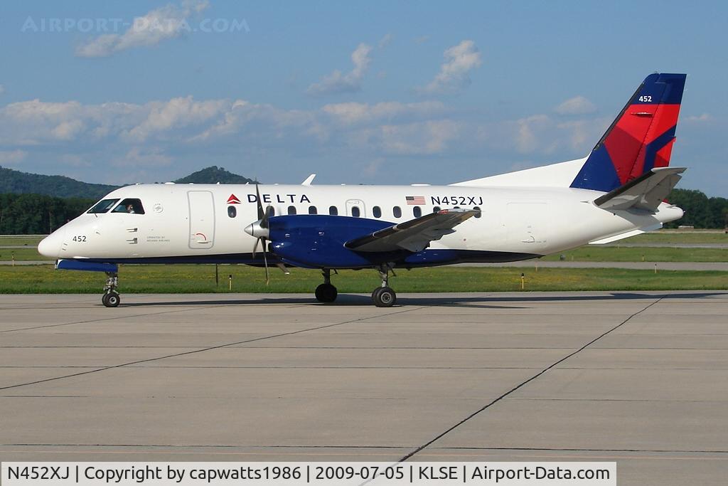N452XJ, 1998 Saab 340B C/N 340B-452, First time wearing the Delta colors. Arriving from MSP.