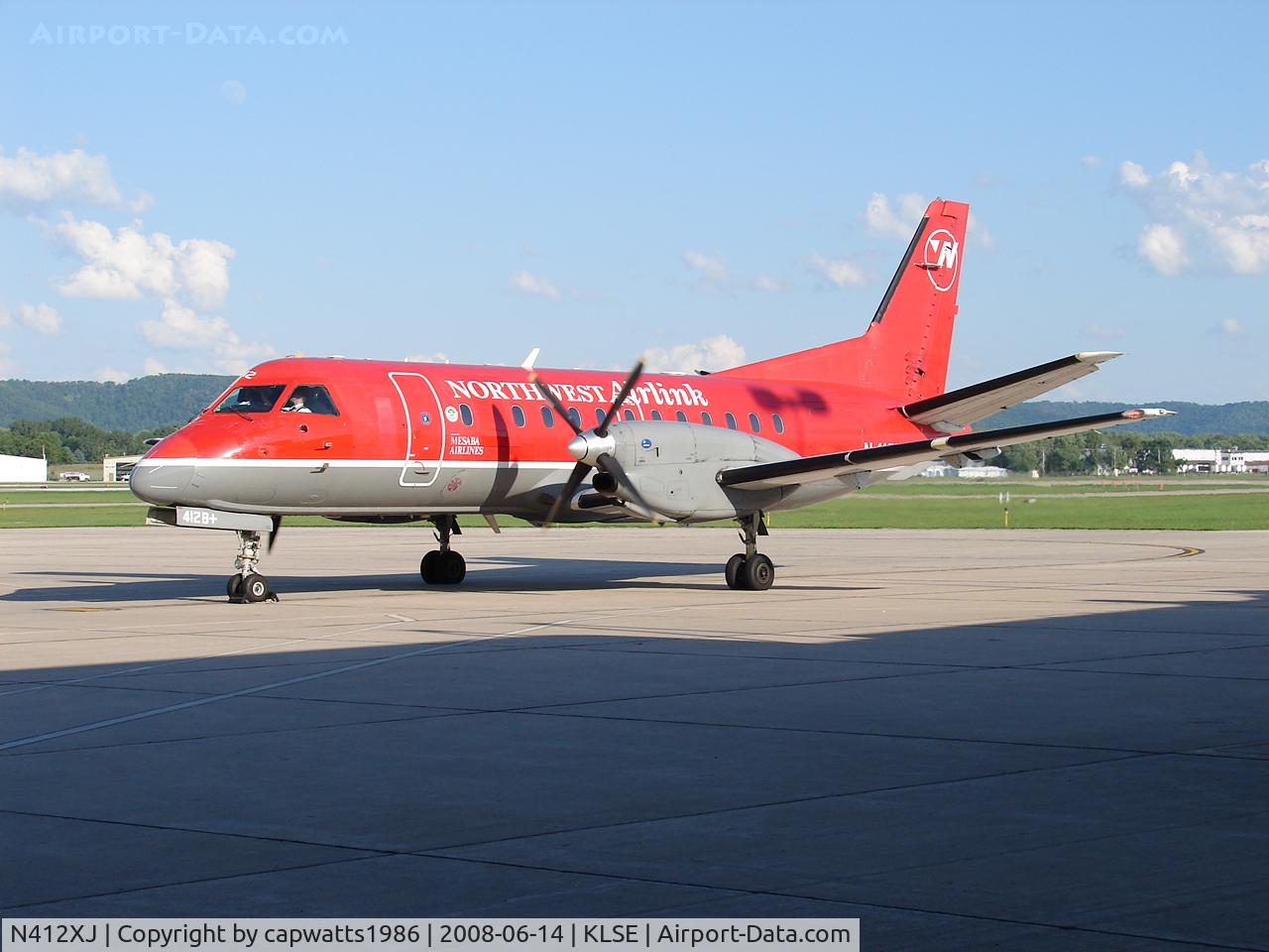 N412XJ, Saab 340B C/N 340B-412, Preparing for departure to MSP
