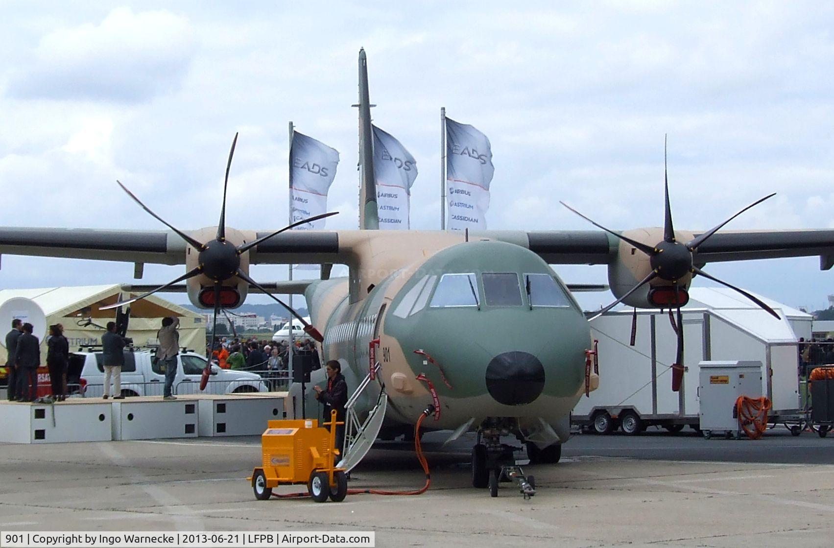 901, 2013 CASA C-295M C/N S-100, CASA C.295M of the Royal Oman Air Force at the Aerosalon 2013, Paris
