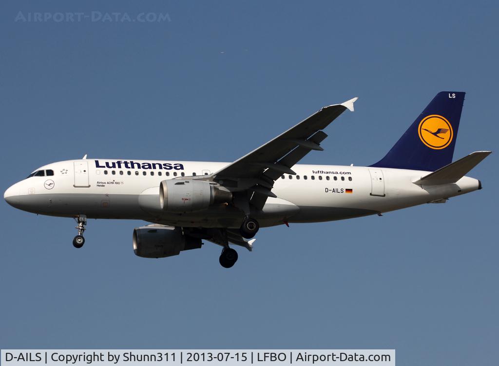 D-AILS, 1997 Airbus A319-114 C/N 729, Landing rwy 32L