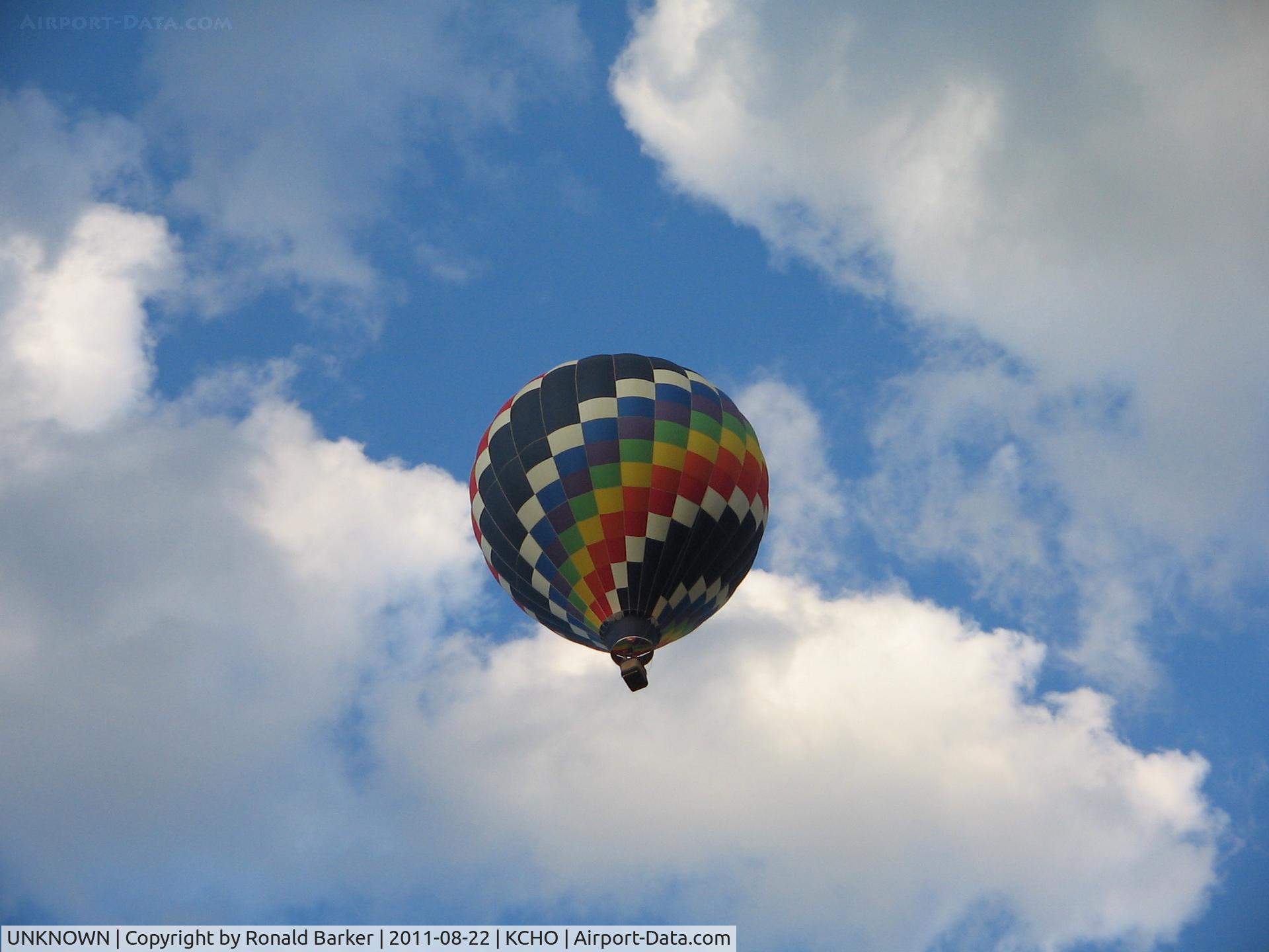 UNKNOWN, Balloons Various C/N Unknown, Hot air balloon coming from the direction of CHO