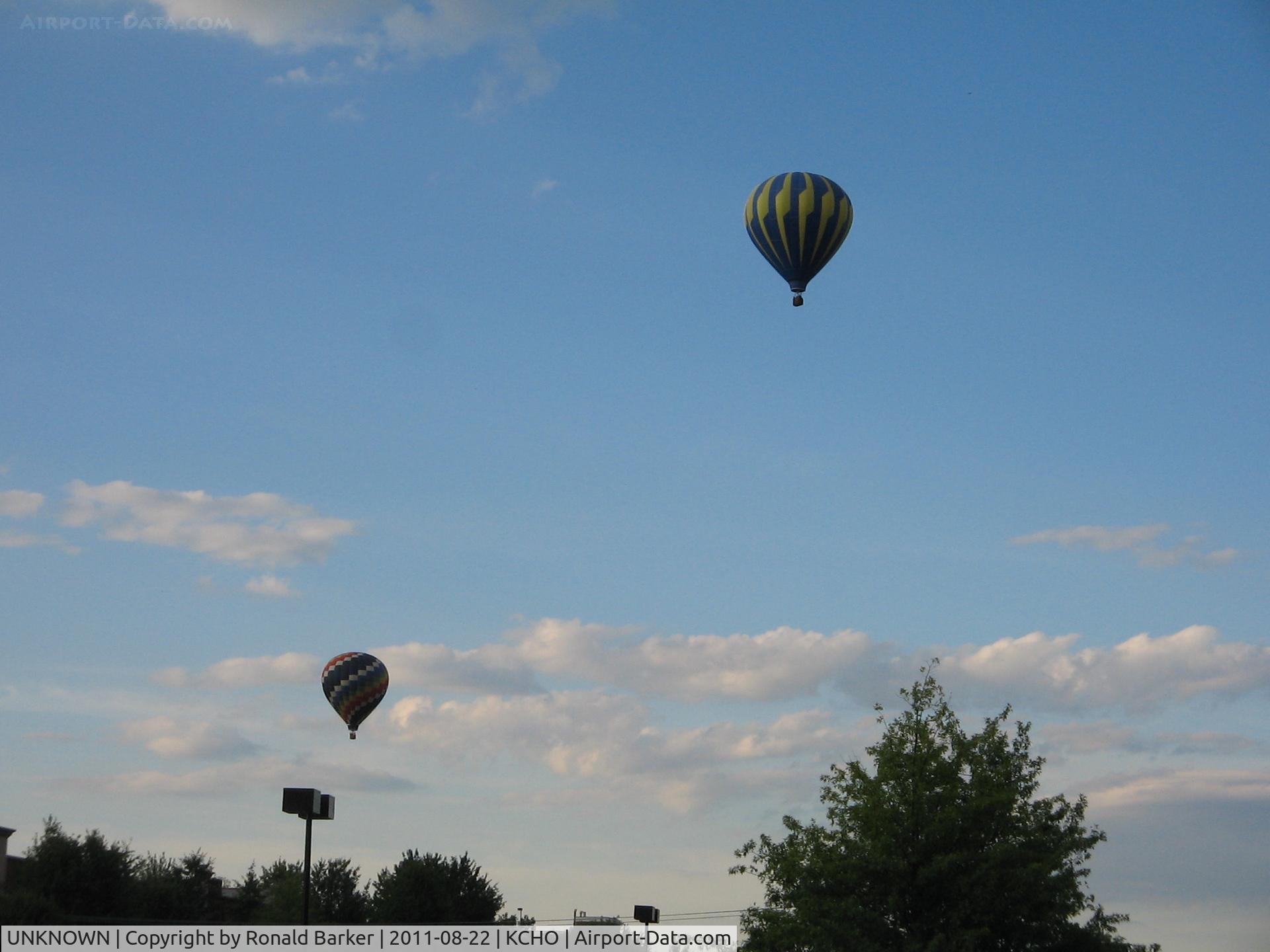 UNKNOWN, Balloons Various C/N Unknown, Hot air balloons coming from the direction of CHO