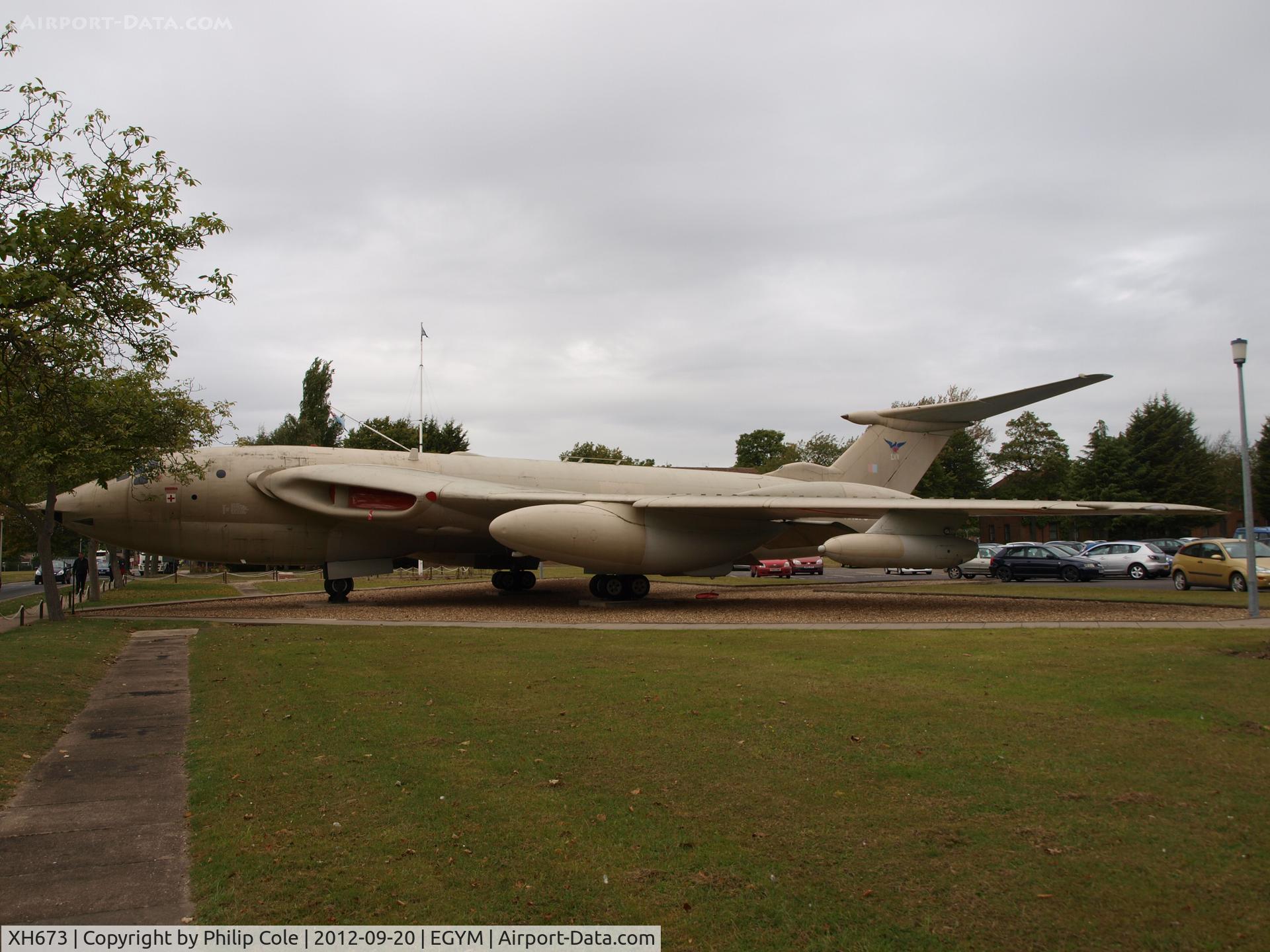 XH673, 1960 Handley Page Victor K.2 C/N HP80/58, Gate Guard