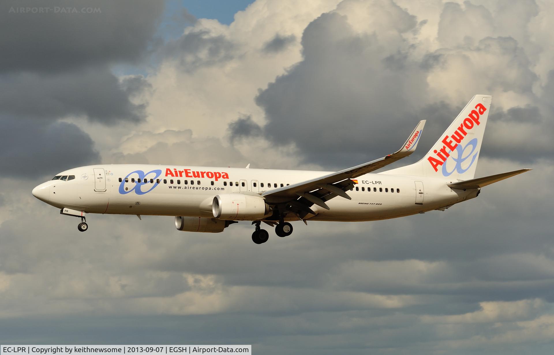 EC-LPR, 2012 Boeing 737-85P C/N 36588, Stormy sky landing !