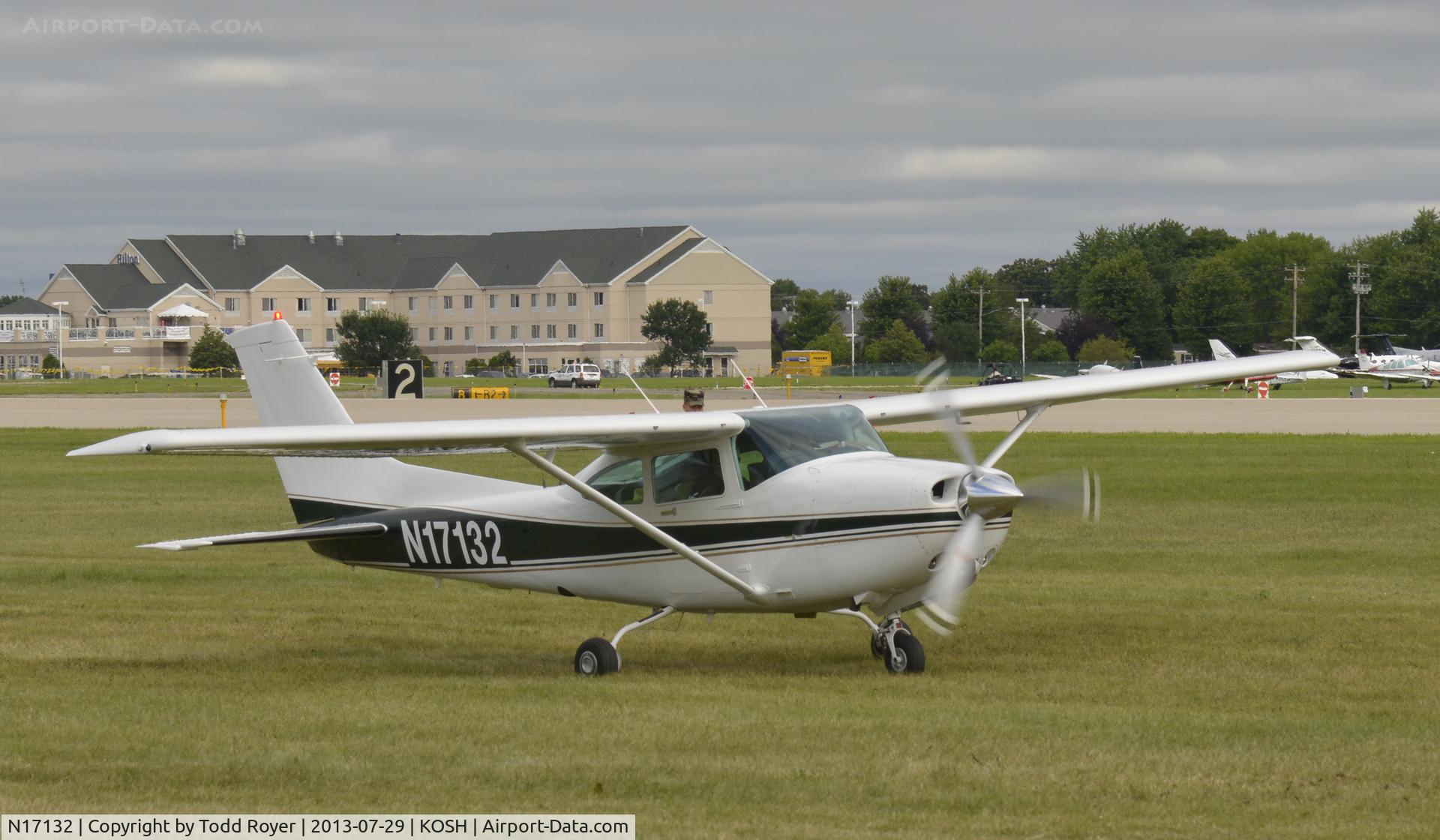 N17132, 1982 Cessna R182 Skylane RG C/N R18201921, Airventure 2013