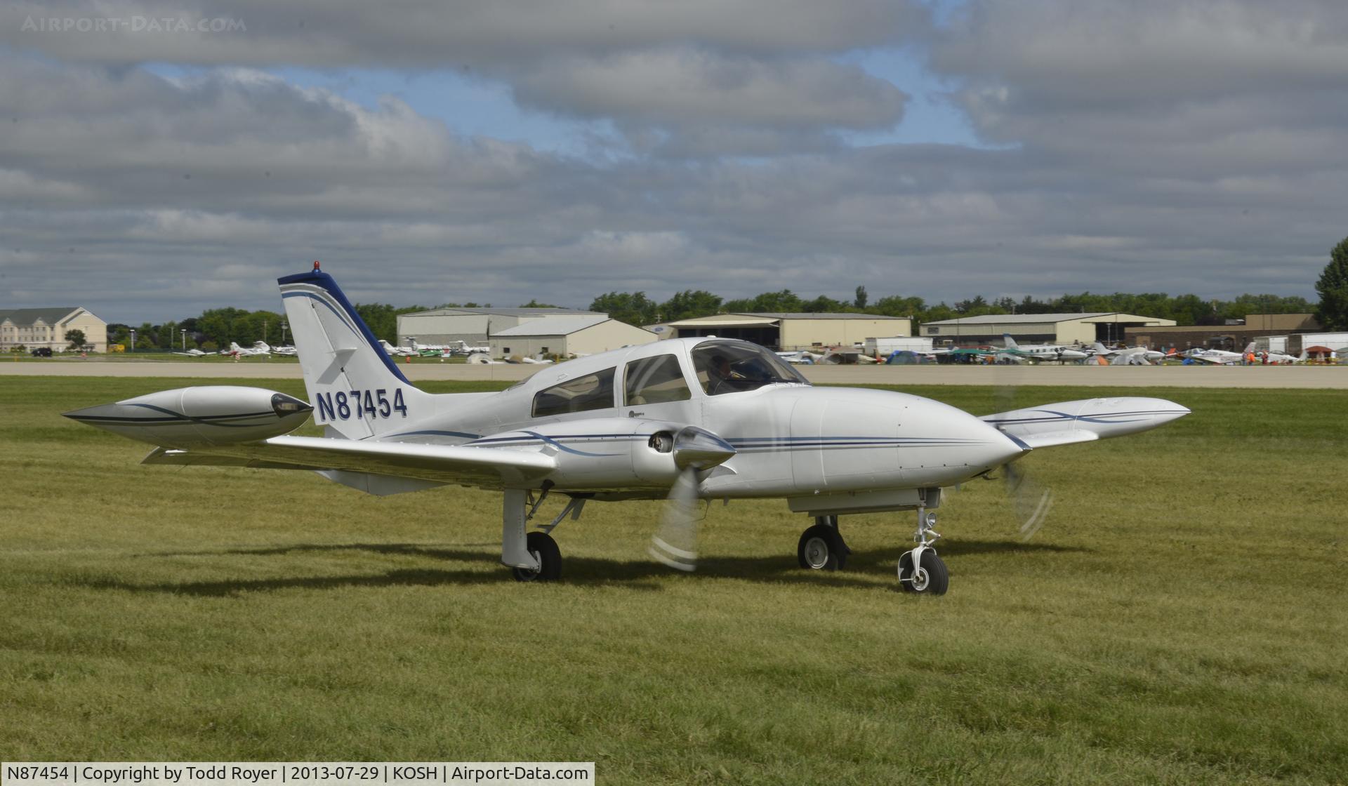 N87454, 1975 Cessna 310R C/N 310R0568, Airventure 2013