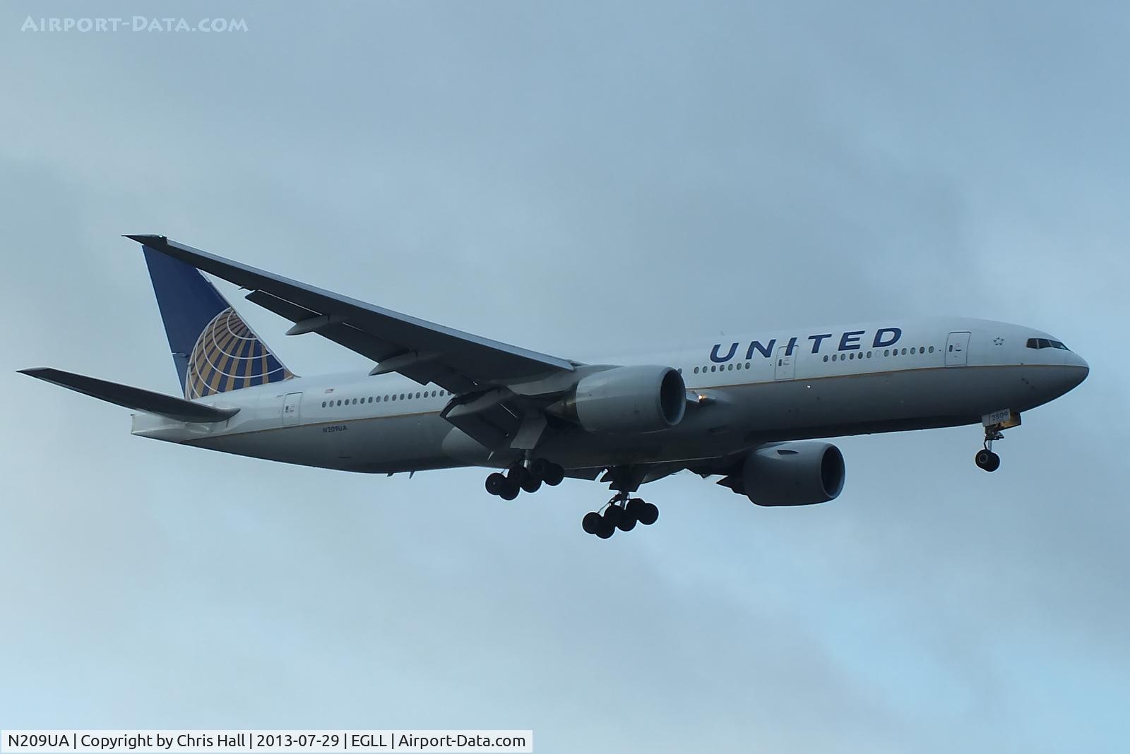 N209UA, 1999 Boeing 777-222 C/N 30215, United