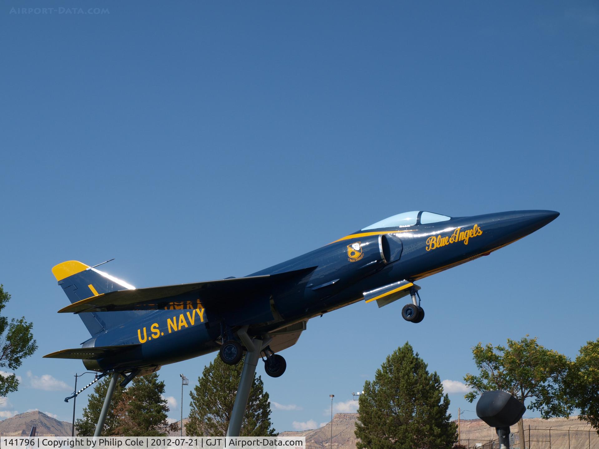 141796, Grumman F-11A Tiger C/N 113, Gate Guard
