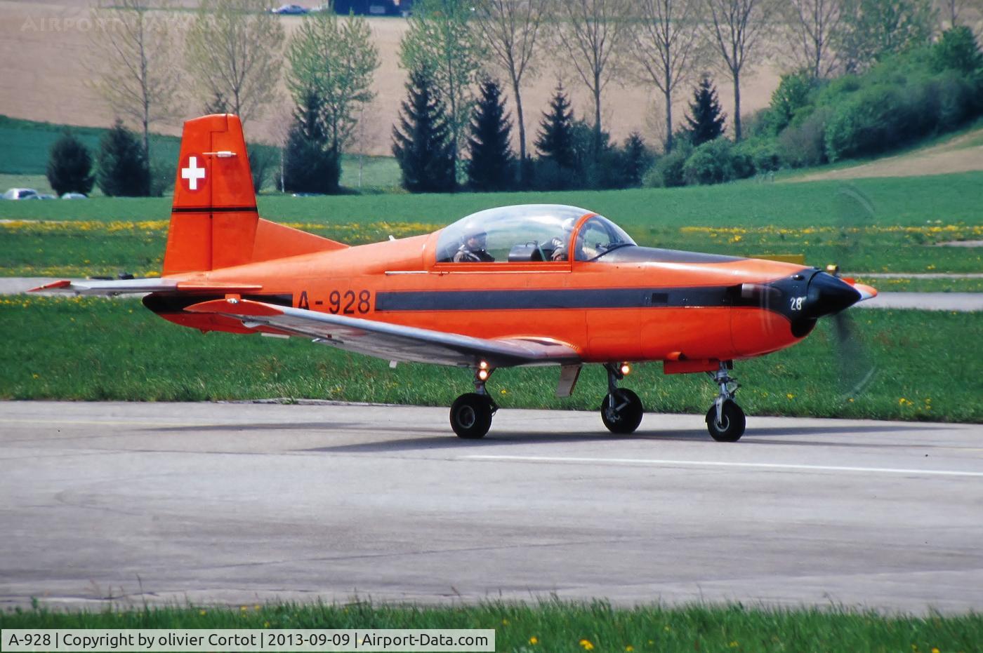 A-928, 1983 Pilatus PC-7 Turbo Trainer C/N 336, Payerne 2003