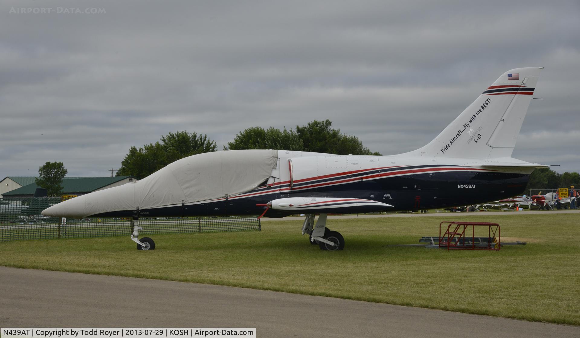 N439AT, 1975 Aero L-39C Albatros C/N 530531, Airventure 2013