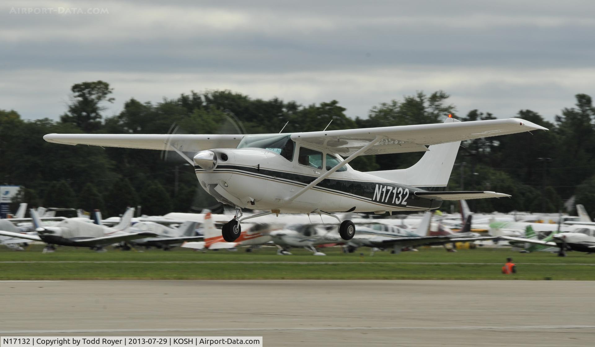 N17132, 1982 Cessna R182 Skylane RG C/N R18201921, Airventure 2013