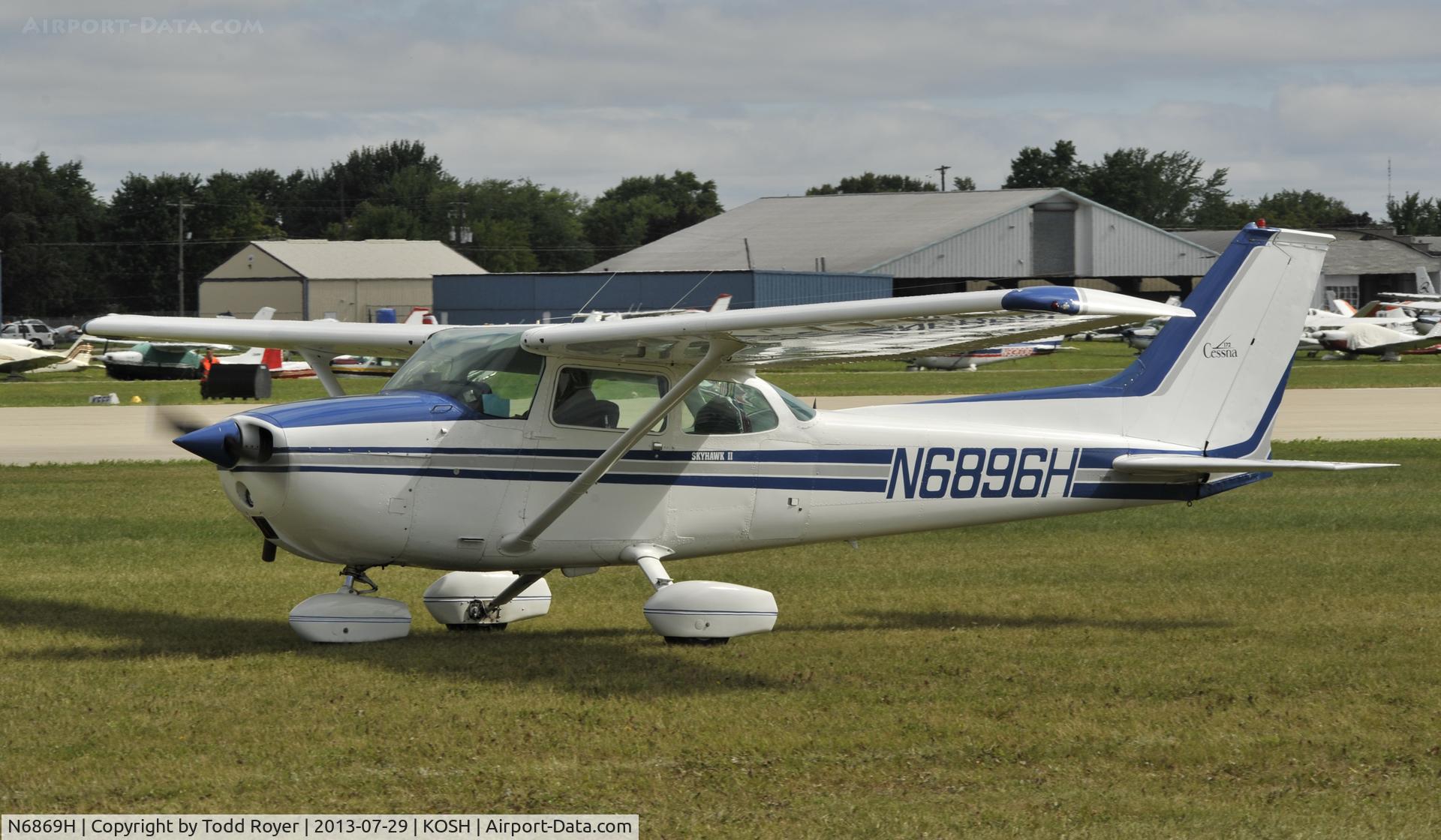 N6869H, 1975 Cessna 172M C/N 17265620, Airventure 2013
