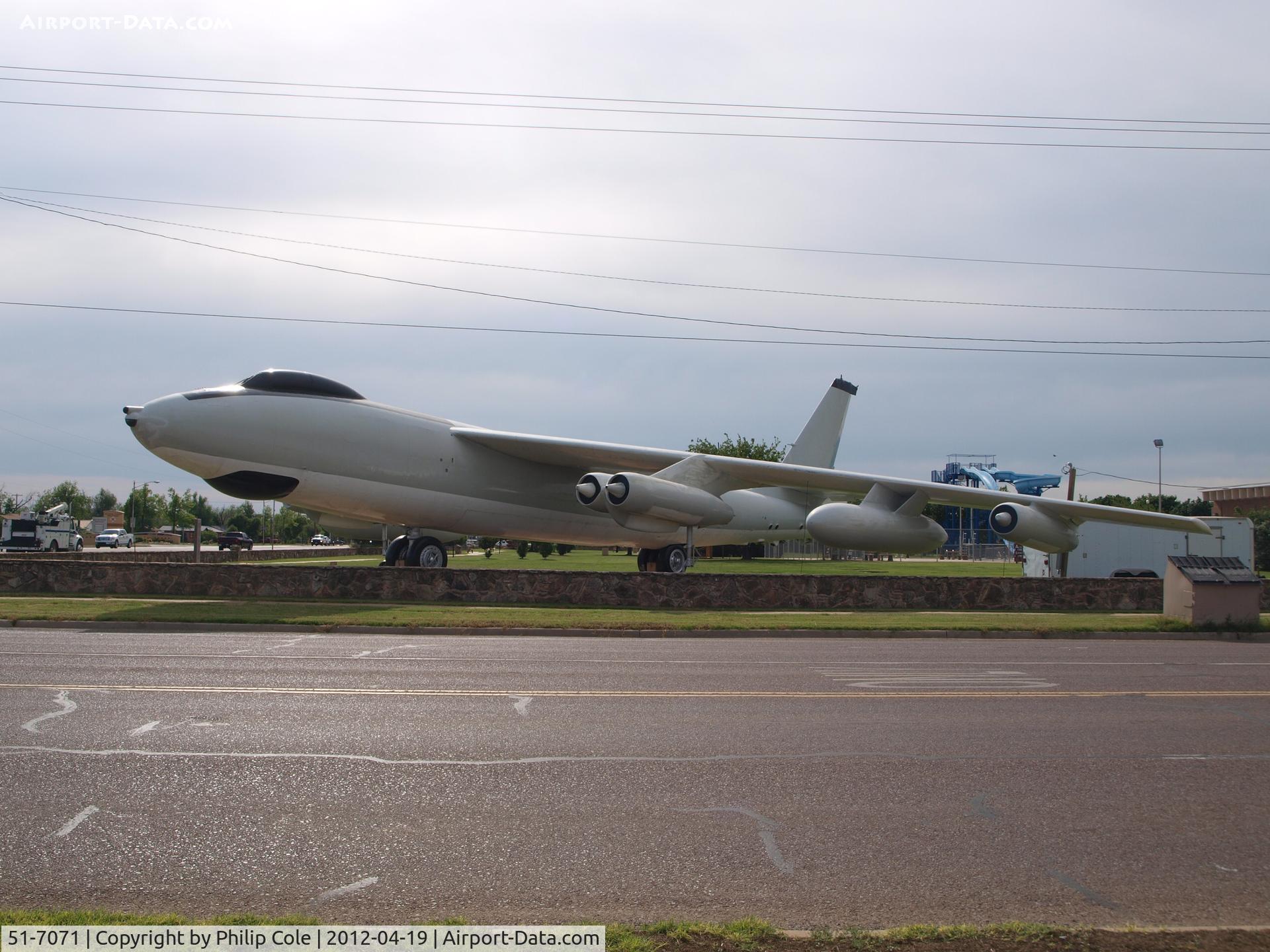 51-7071, 1951 Boeing B-47E Stratojet C/N 450614, Displayed in Altus Town
