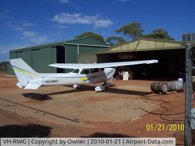 VH-RWG, 1977 Cessna R172K Hawk XP C/N R1722398, Now at YKTN (2013), uprated to 210HP in 2011. Great performer <10GPH cruise 120Kts +