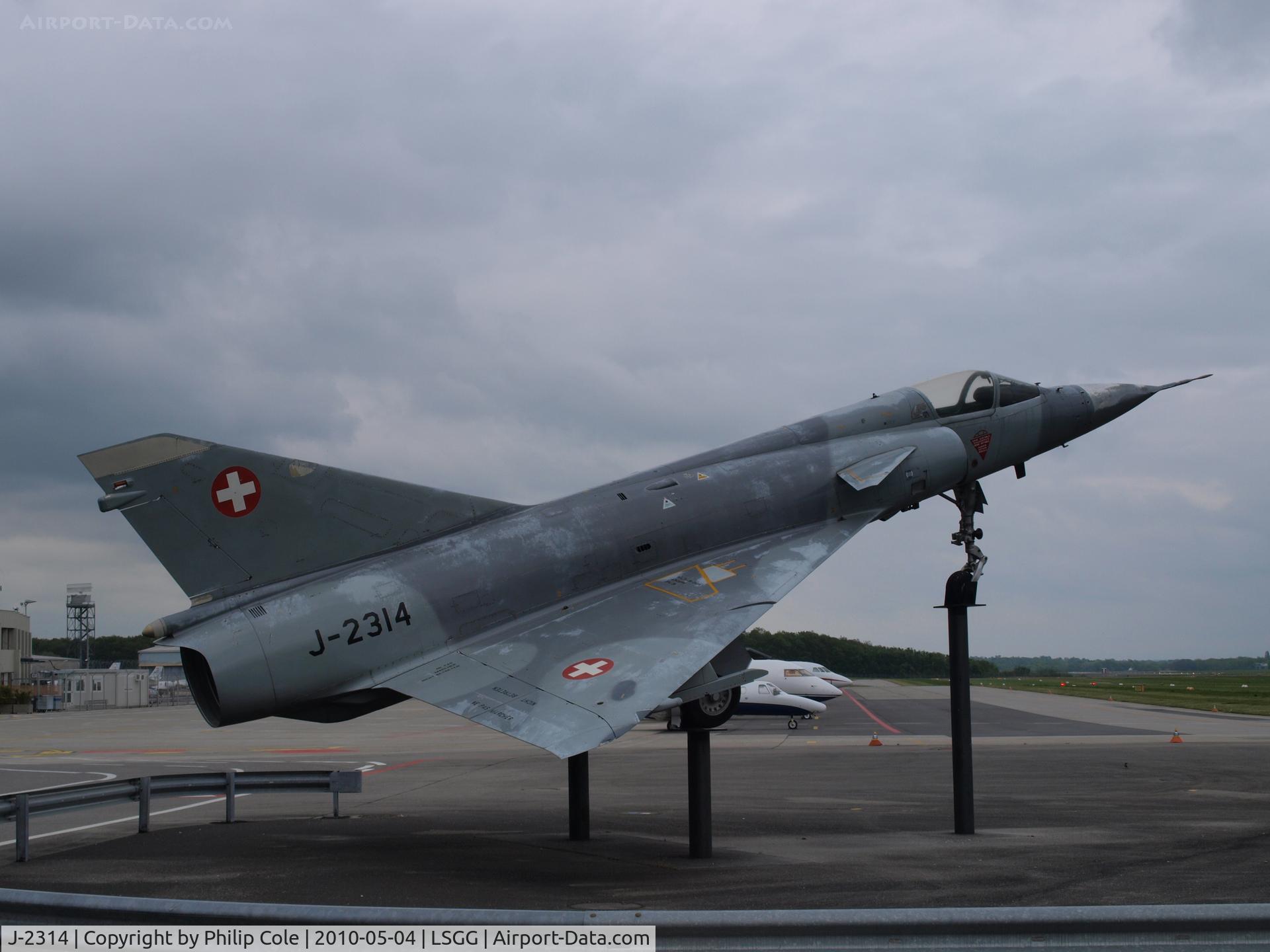 J-2314, Dassault Mirage IIIS C/N 17-26-111, Preserved at the Aero Club