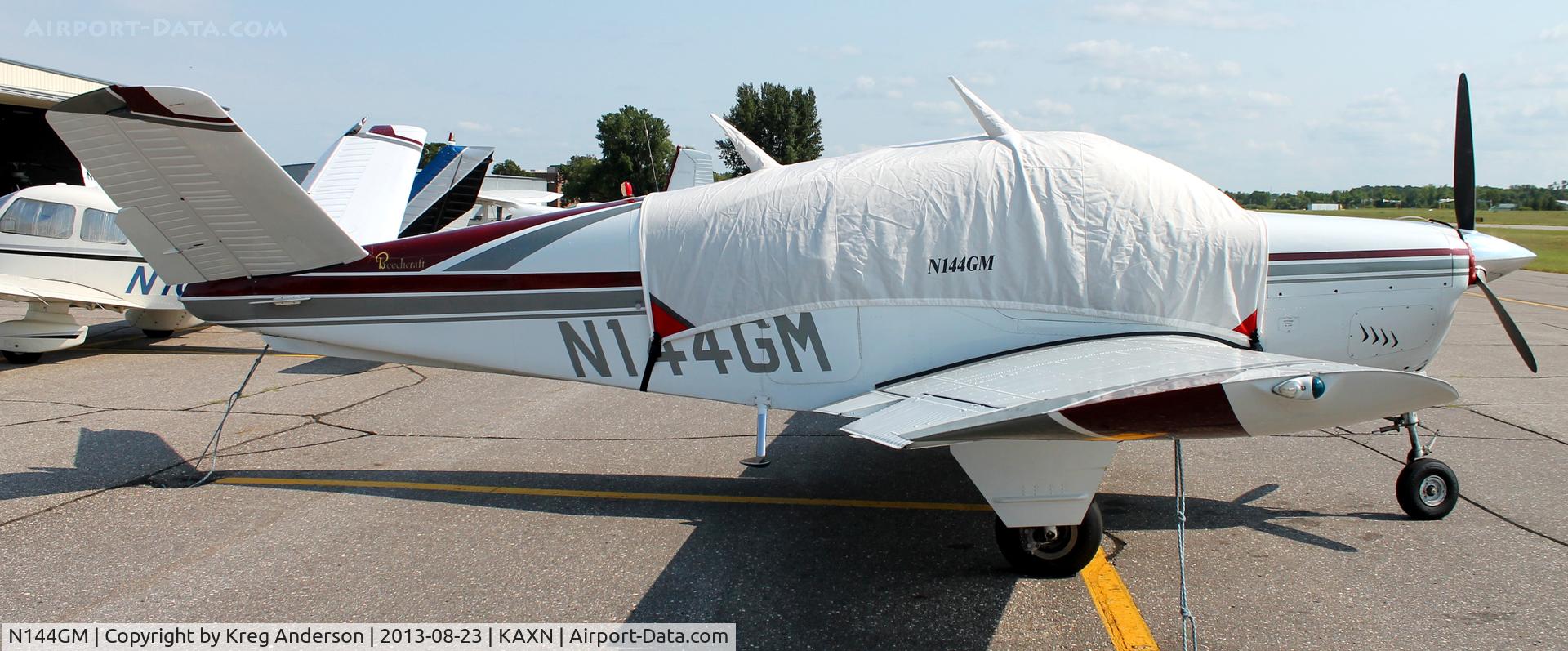 N144GM, 1962 Beech P35 Bonanza C/N D-7010, Beech P35 Bonanza on the line.
