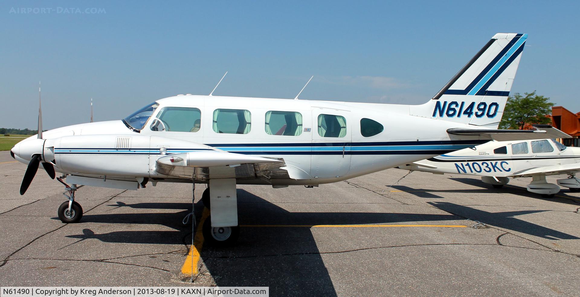 N61490, 1975 Piper PA-31-310 Navajo C/N 31-7512004, Piper PA-31-310 Navajo on the line.