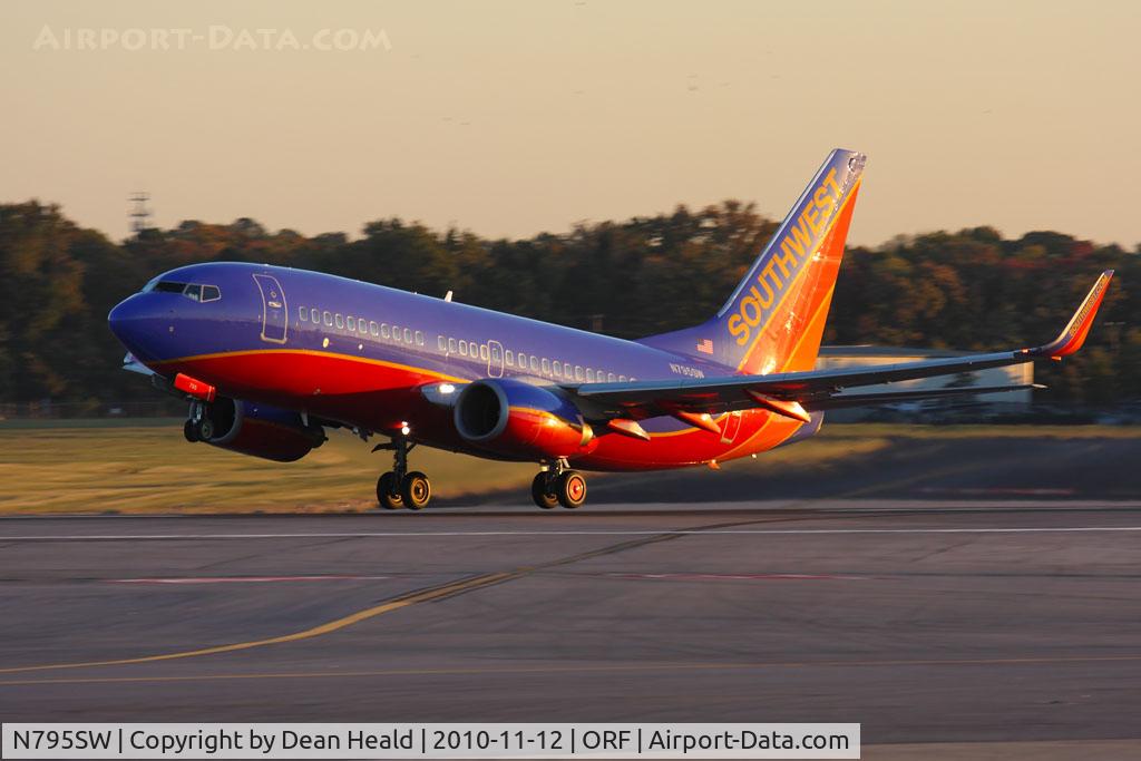 N795SW, 2001 Boeing 737-7H4 C/N 30606, Southwest Airlines N795SW (FLT SWA1047) departing RWY 5 en route to Chicago Midway Int'l (KMDW).