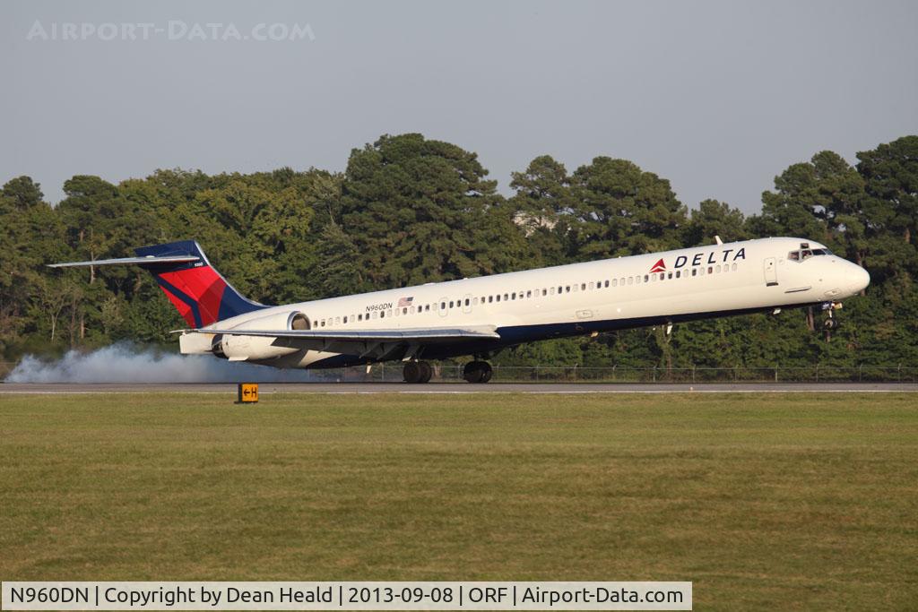 N960DN, 1998 McDonnell Douglas MD-90-30 C/N 53530, Delta Air Lines 1998 McDonnell Douglas MD-90-30 N960DN (FLT DAL409) from Hartsfield-Jackson Atlanta Int'l (KATL) landing RWY 23.