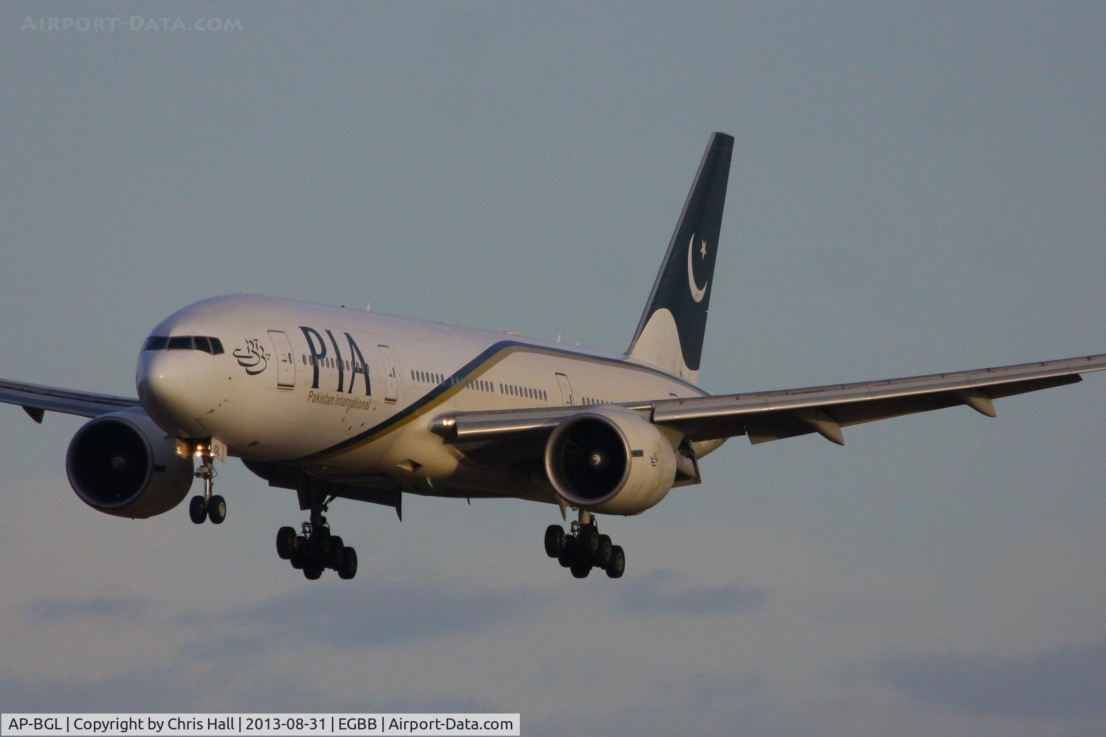 AP-BGL, 2004 Boeing 777-240/ER C/N 33777, PIA Pakistan International Airlines