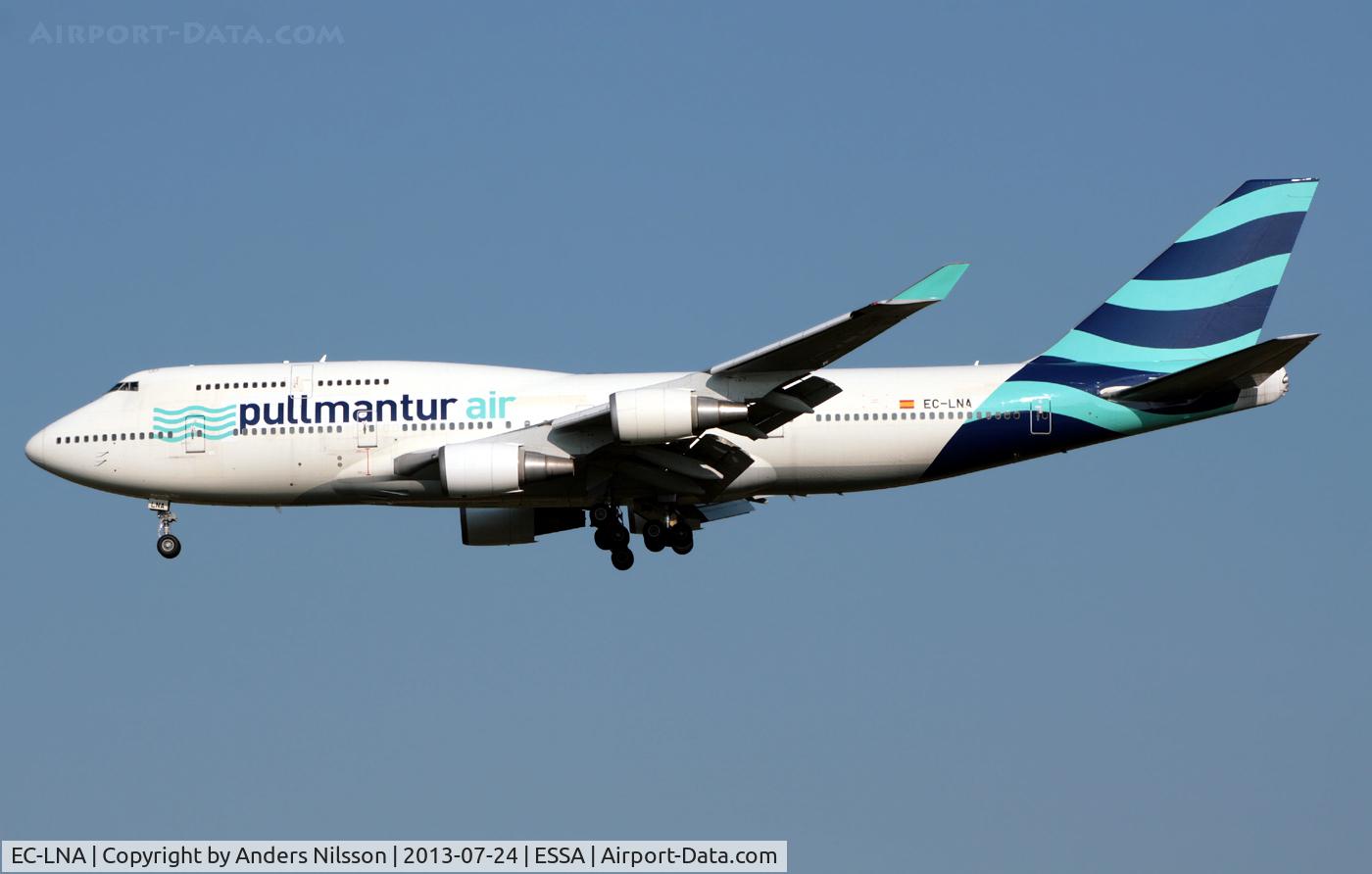 EC-LNA, 1992 Boeing 747-446 C/N 26346, On short final for  runway 01L.