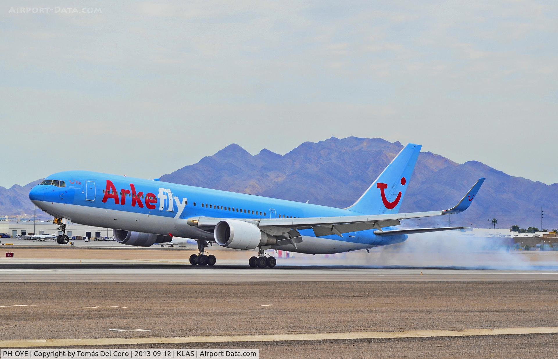 PH-OYE, 1998 Boeing 767-304/ER C/N 28979, PH-OYE 1998 ArkeFly Boeing 767-304(ER) - cn 28979 / ln 691

McCarran International Airport (KLAS)
Las Vegas, Nevada
TDelCoro
September 12, 2013