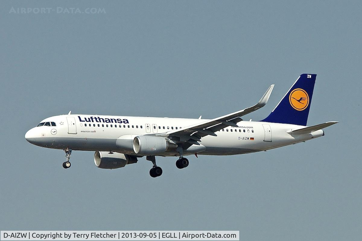D-AIZW, 2013 Airbus A320-214 C/N 5694, on Approach to London Heathrow