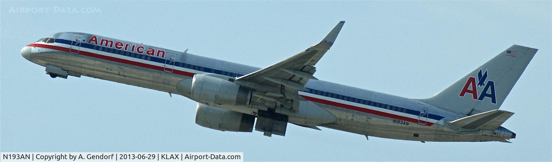 N193AN, 2001 Boeing 757-223 C/N 32387, American Airlines, is climbing out at Los Angeles Int´l(KLAX)