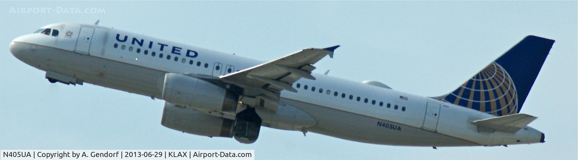 N405UA, 1993 Airbus A320-232 C/N 452, United Airlines, is here during take off at Los Angeles Int´l(KLAX)