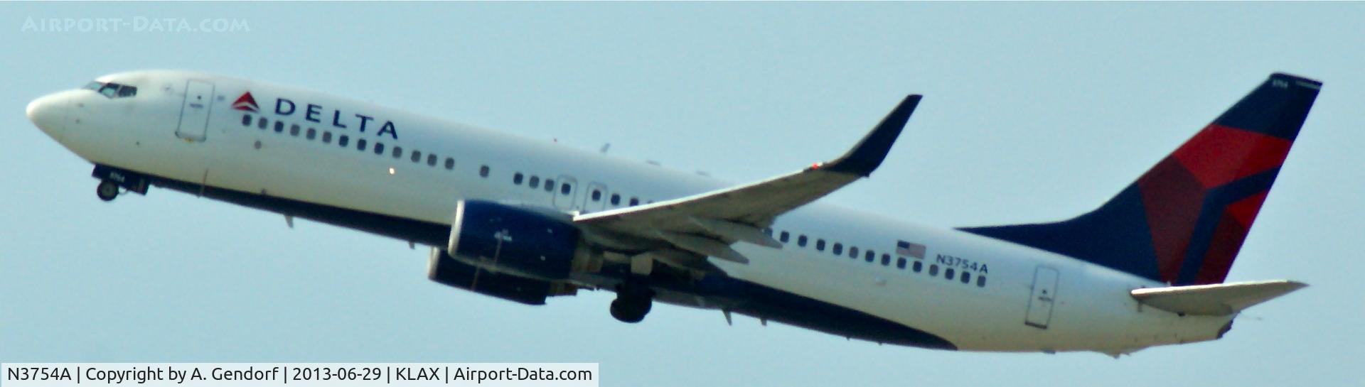 N3754A, 2001 Boeing 737-832 C/N 29626, Delta, seen here departing Los Angeles Int´l(KLAX), bound for Las Vegas Int´l(KLAS)