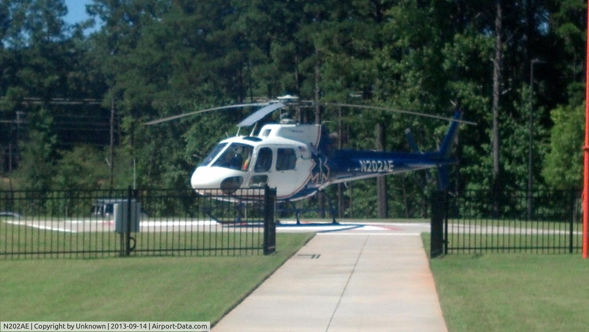 N202AE, 2000 Eurocopter AS-350B-2 Ecureuil Ecureuil C/N 3343, At Piedmont Newnan Hospital; Newnan, GA.