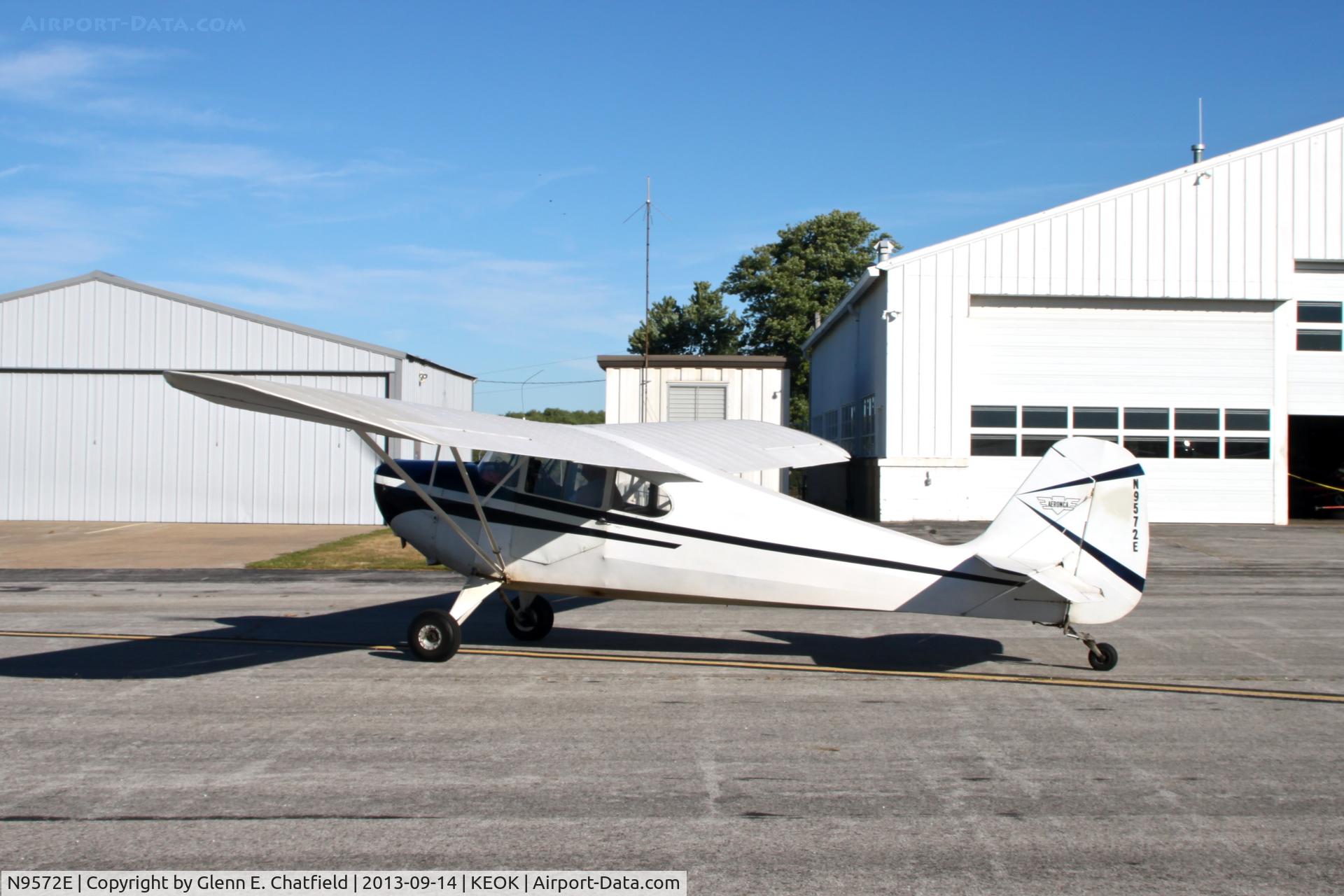 N9572E, 1946 Aeronca 11AC Chief C/N 11AC-1209, Taxiing out for departure