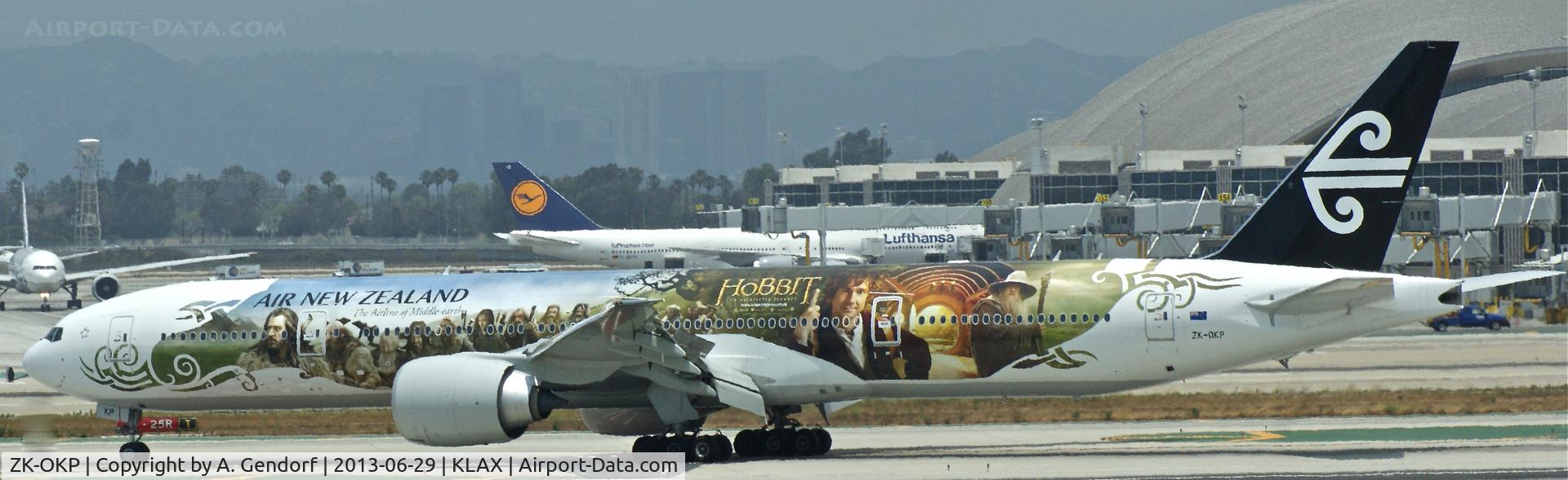 ZK-OKP, 2011 Boeing 777-306/ER C/N 39041, Air New Zealand (Hobbit cs.), seen here taxiing after landing RWY 25L at Los Angeles Int´l(KLAX)