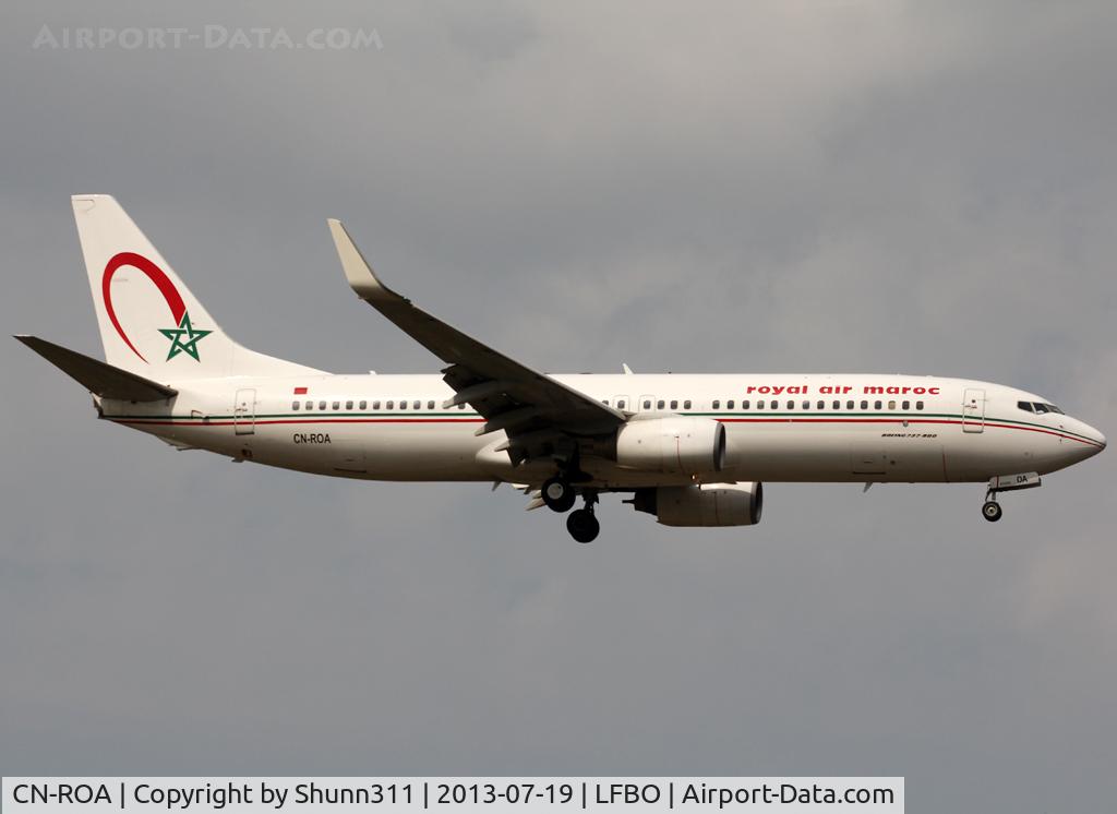 CN-ROA, 2004 Boeing 737-8B6 C/N 33059, Landing rwy 14R with French titles