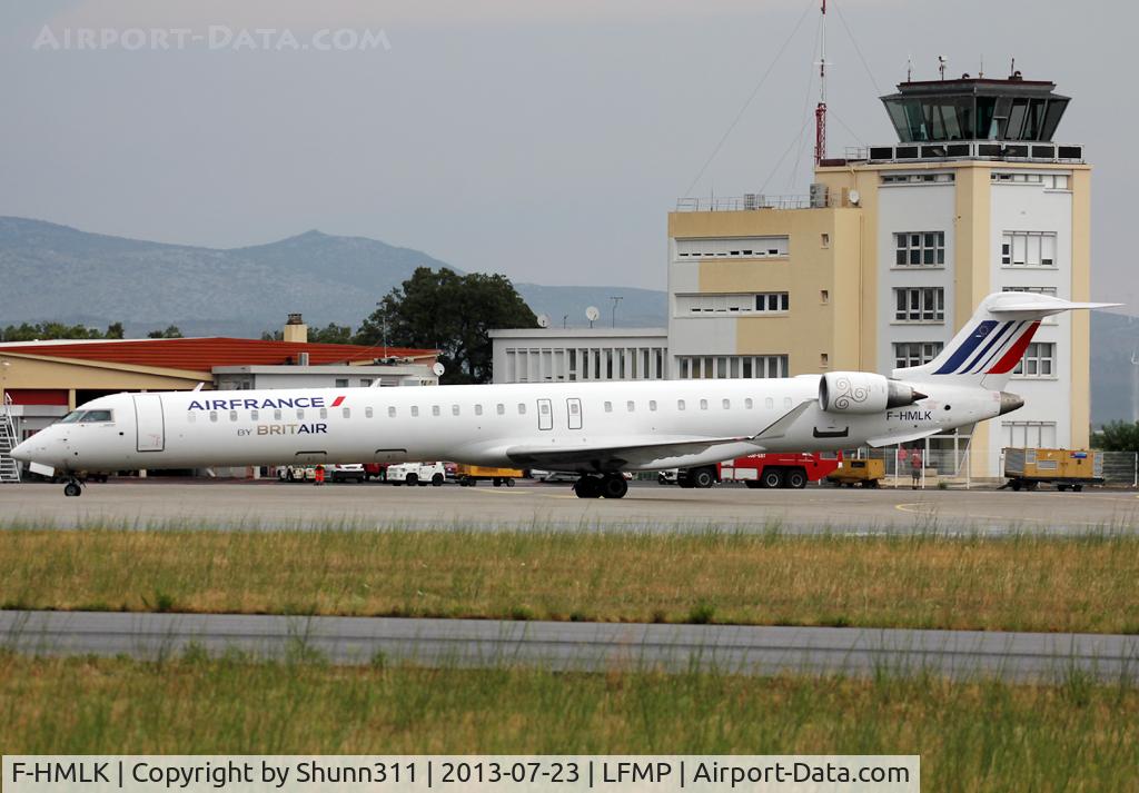 F-HMLK, 2011 Bombardier CRJ-1000EL NG (CL-600-2E25) C/N 19016, Arriving to the gate...