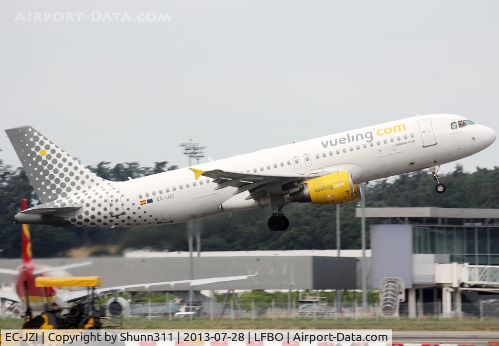 EC-JZI, 2006 Airbus A320-214 C/N 2988, Taking off from rwy 32L