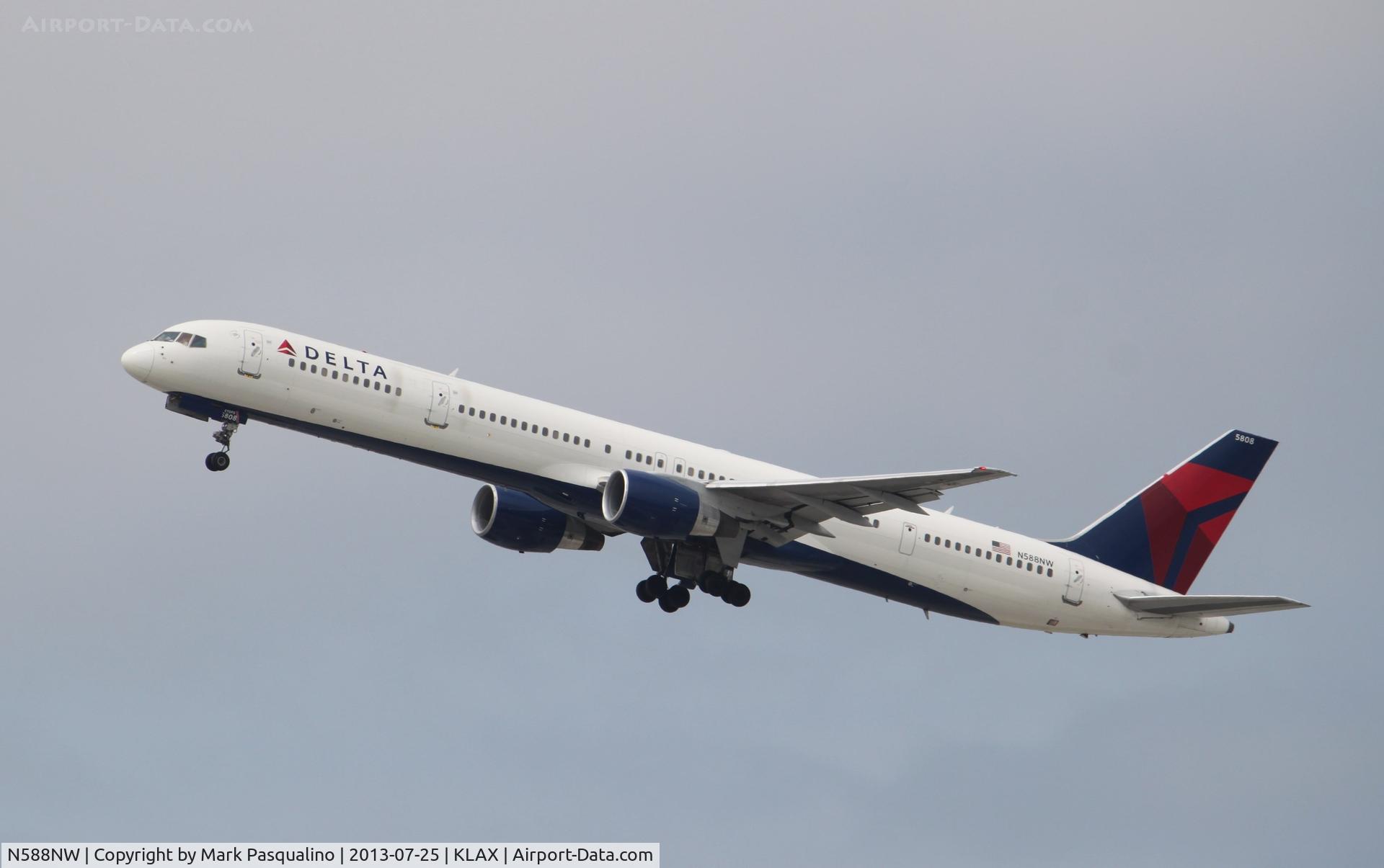 N588NW, 2003 Boeing 757-351 C/N 32988, Boeing 757-300
