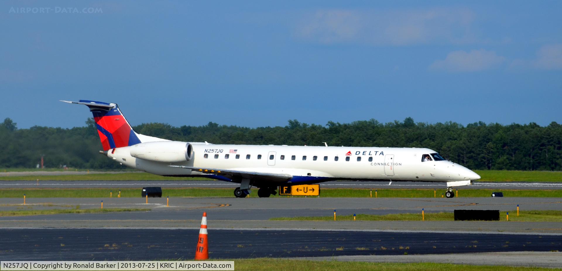 N257JQ, 2004 Embraer ERJ-145LR (EMB-145LR) C/N 14500812, Taxi RIC